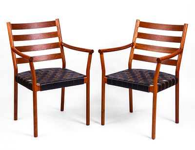 Pair of Thomas Moser Cherry Armchairs. Seat height 17 inches, overall height 25 inches, width 
