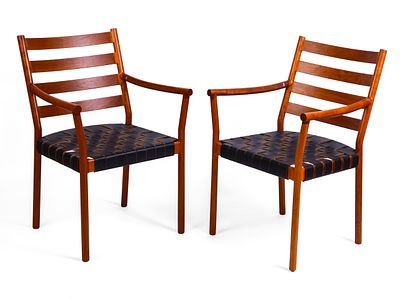 Pair of Thomas Moser Cherry Armchairs. Seat height 17 inches, overall height 25 inches, width 