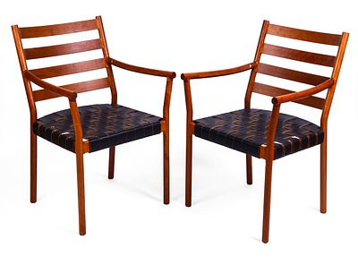 Pair of Thomas Moser Cherry Armchairs. Seat height 17 inches, overall height 25 inches, width 