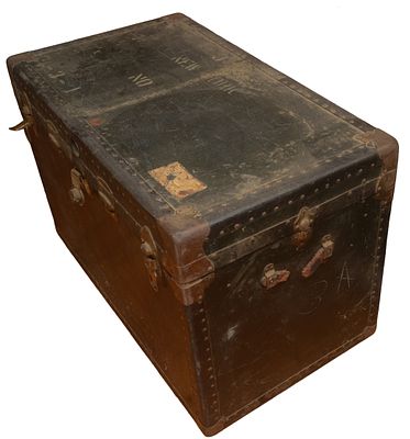 Steamer Trunk. 26 x 39 x 23 inches. NO SHIPPING AVAILABLE. This item must be picked up Friday 