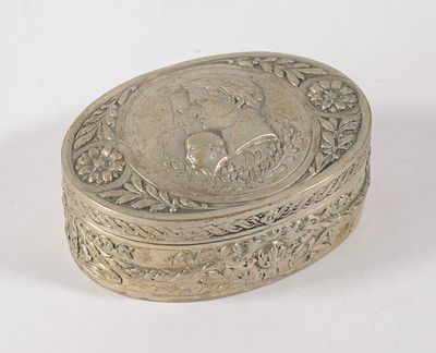 Small 800 Silver Box. 3.75 x 2.5 x 1.25 inches.