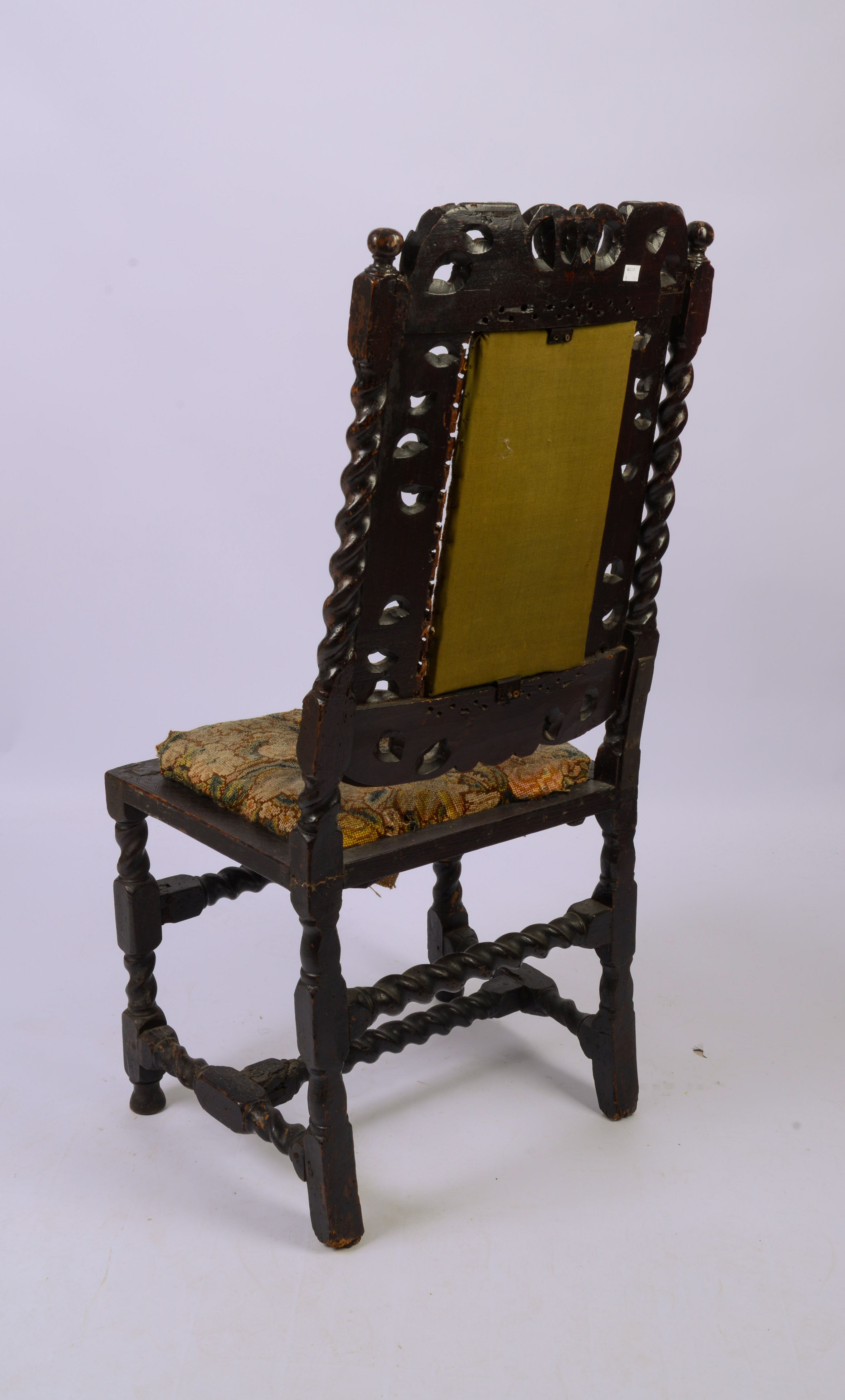 17TH CENTURY ENGLISH CARVED SIDE CHAIR.