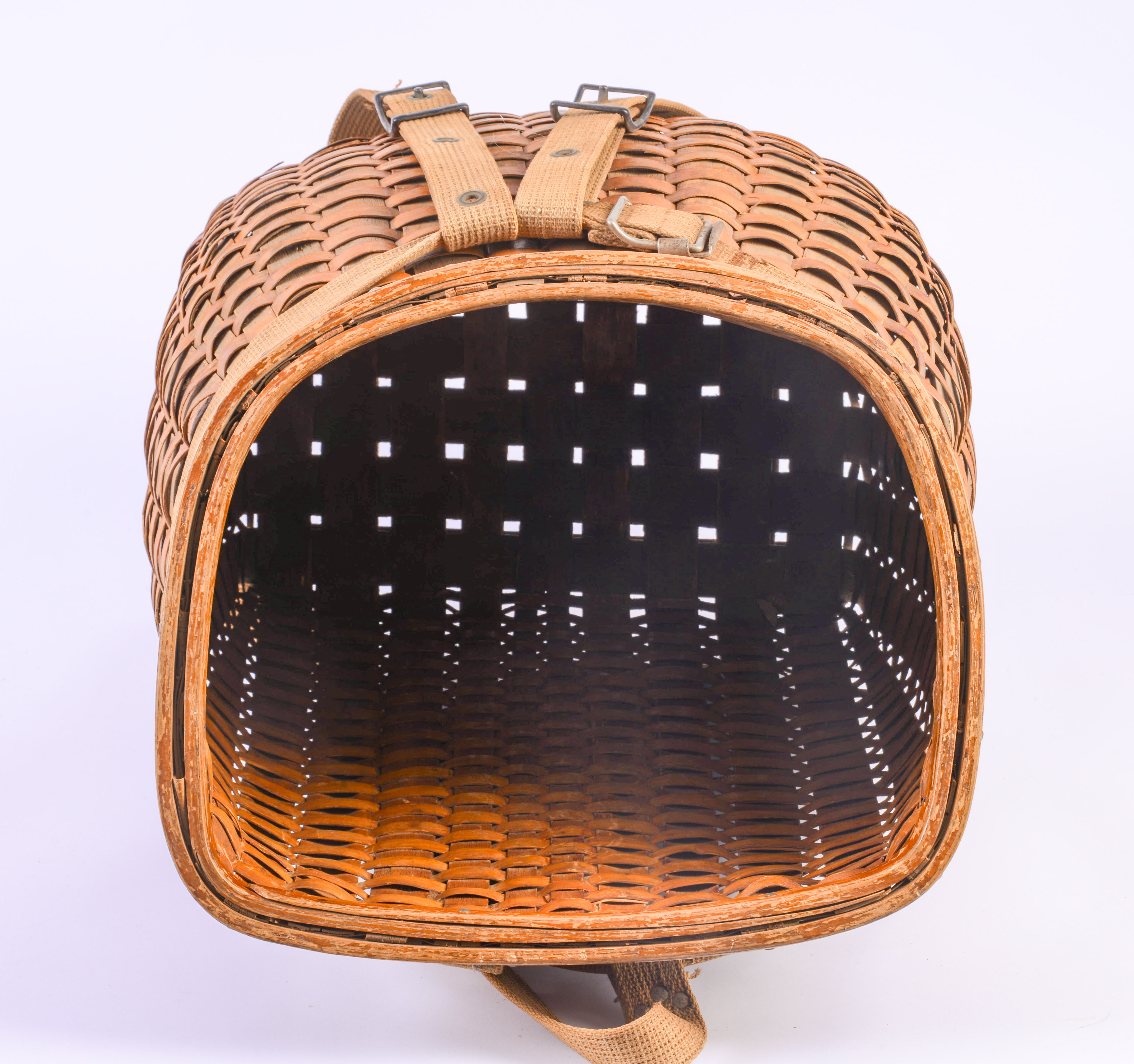EARLY MAINE ADIRONDACK GATHERING BASKET.