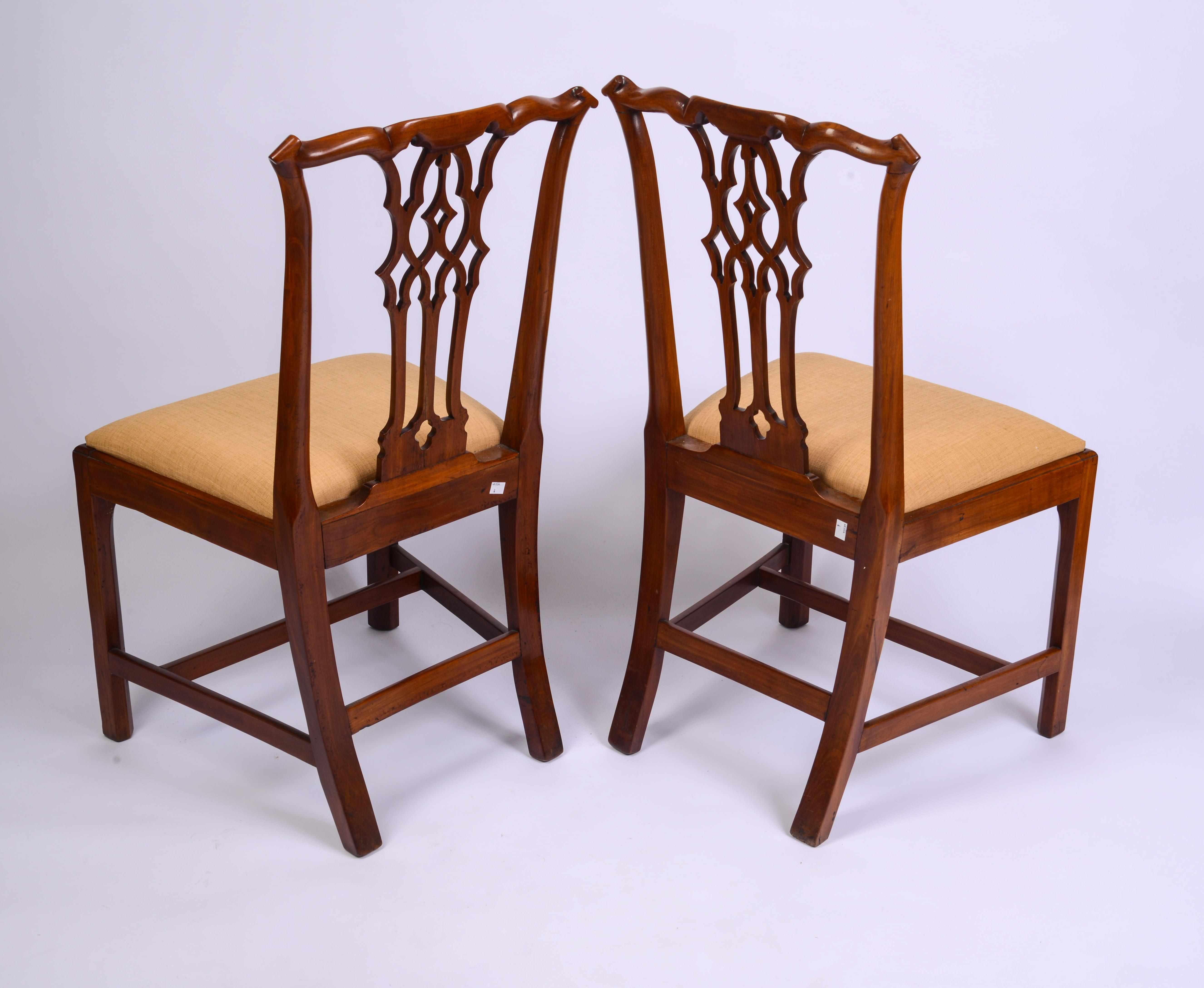 FOUR HEPPLEWHITE CHERRY SIDE CHAIRS.