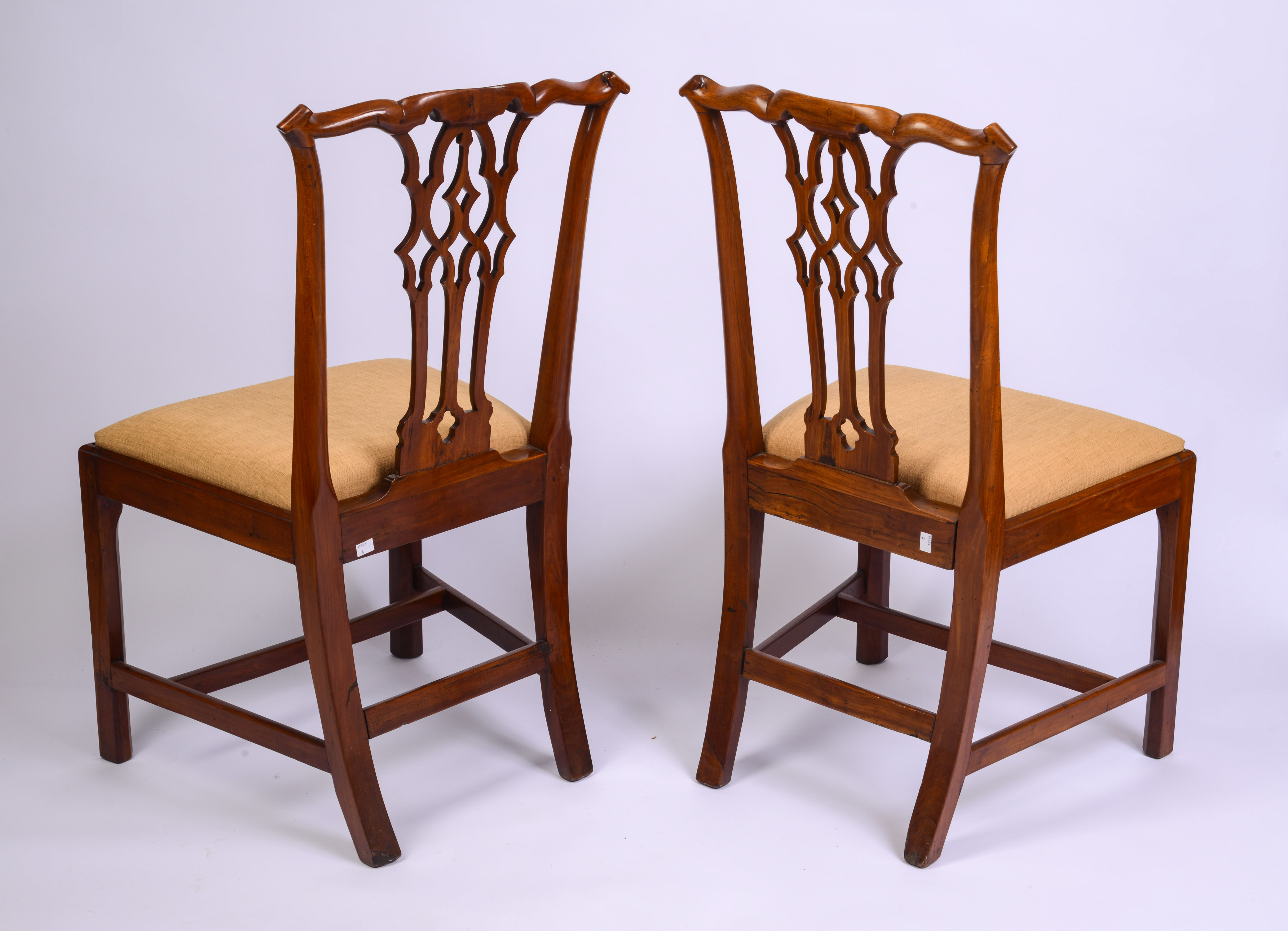 FOUR HEPPLEWHITE CHERRY SIDE CHAIRS.