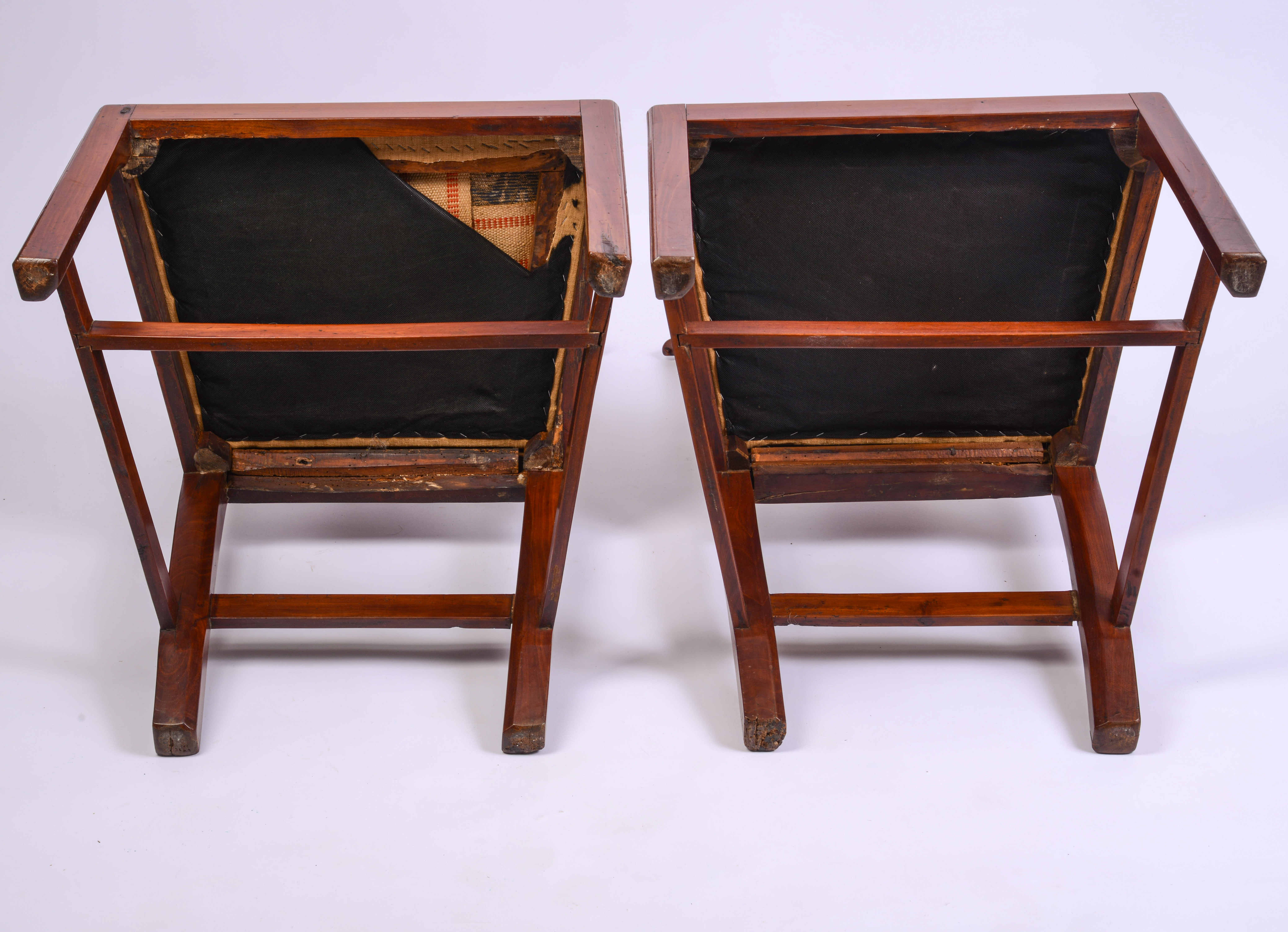 FOUR HEPPLEWHITE CHERRY SIDE CHAIRS.