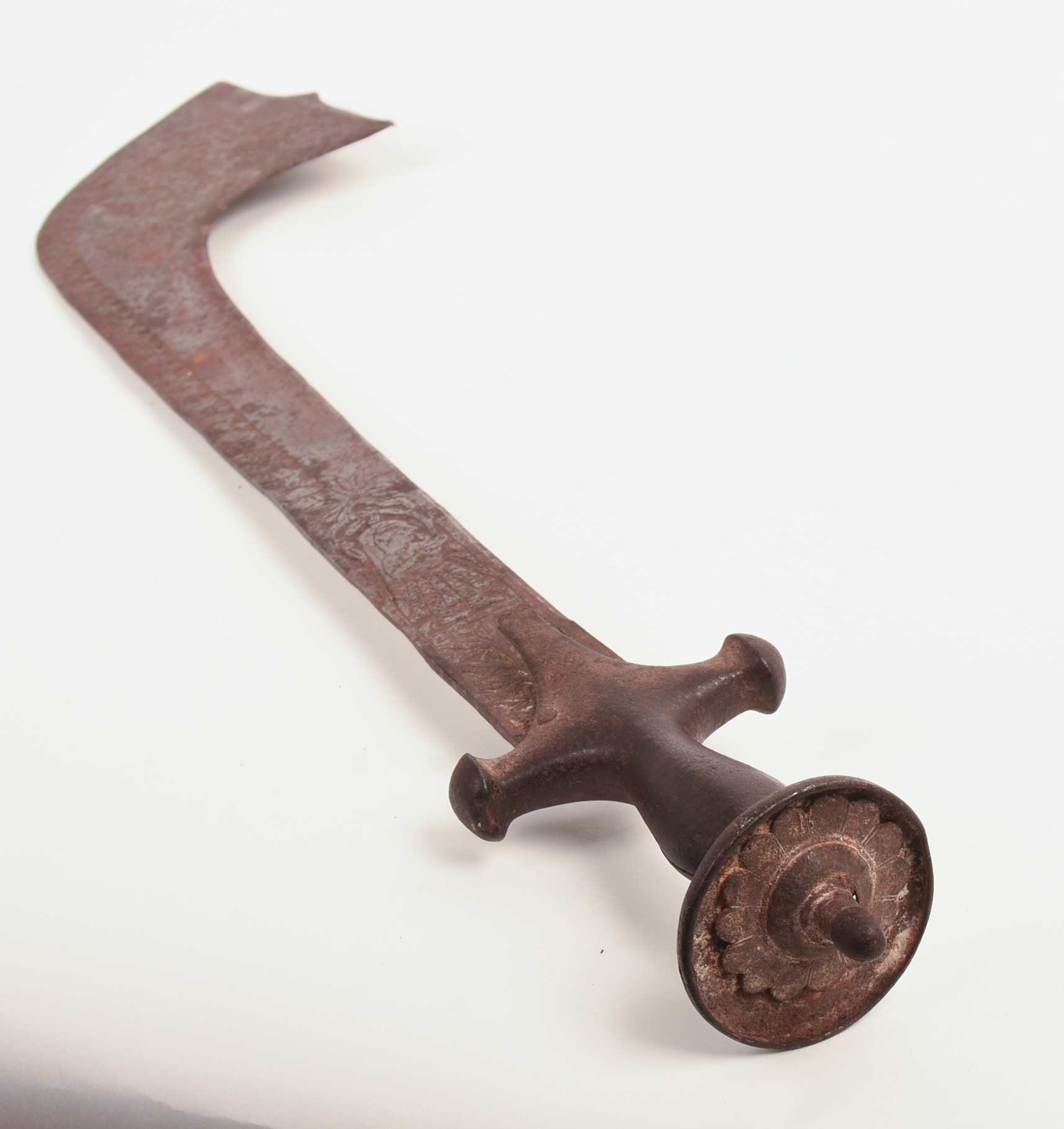 ANTIQUE NEPALI KORA SWORD.