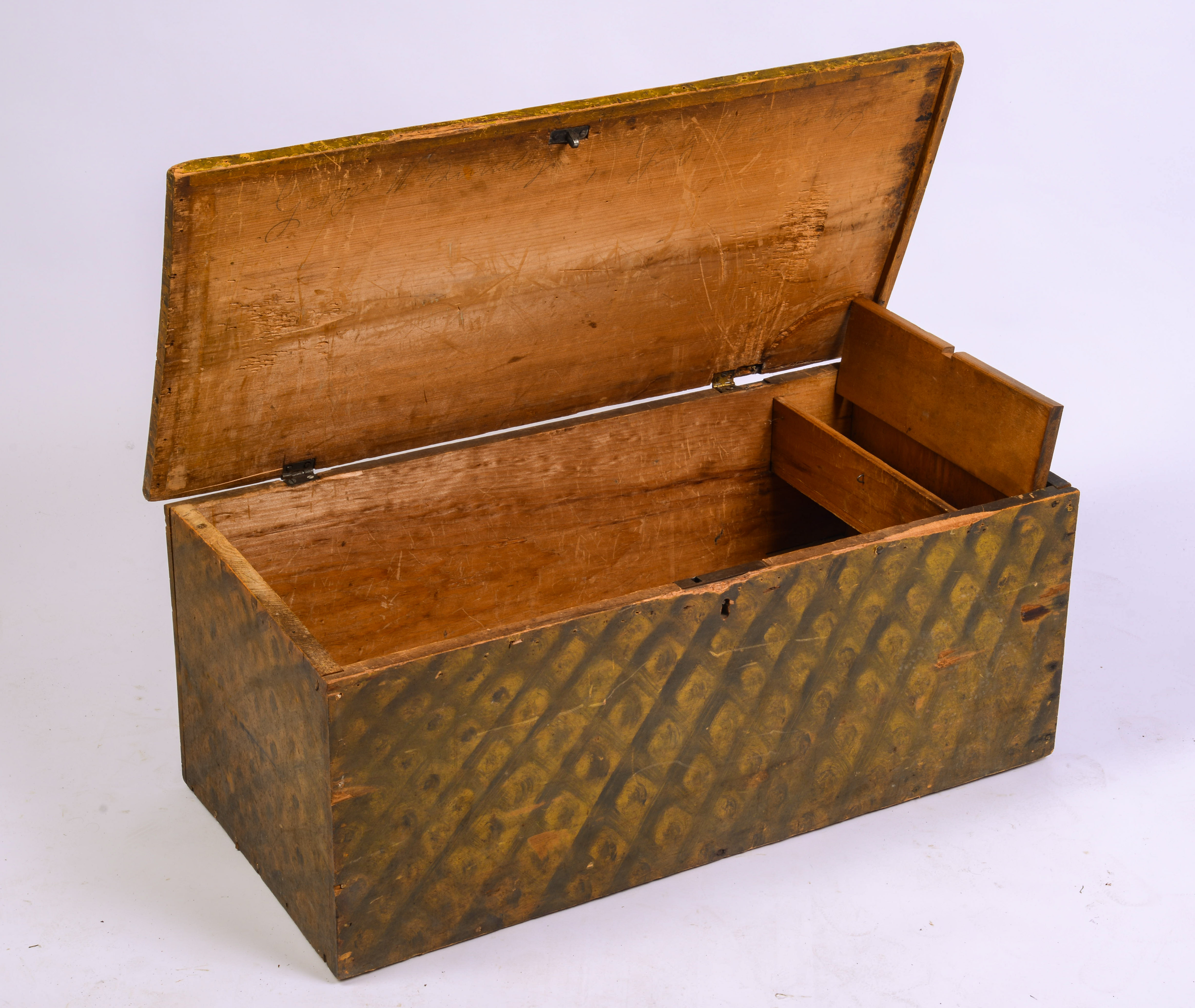 19TH CENTURY NEW ENGLAND PINE PAINT DECORATED BOX.