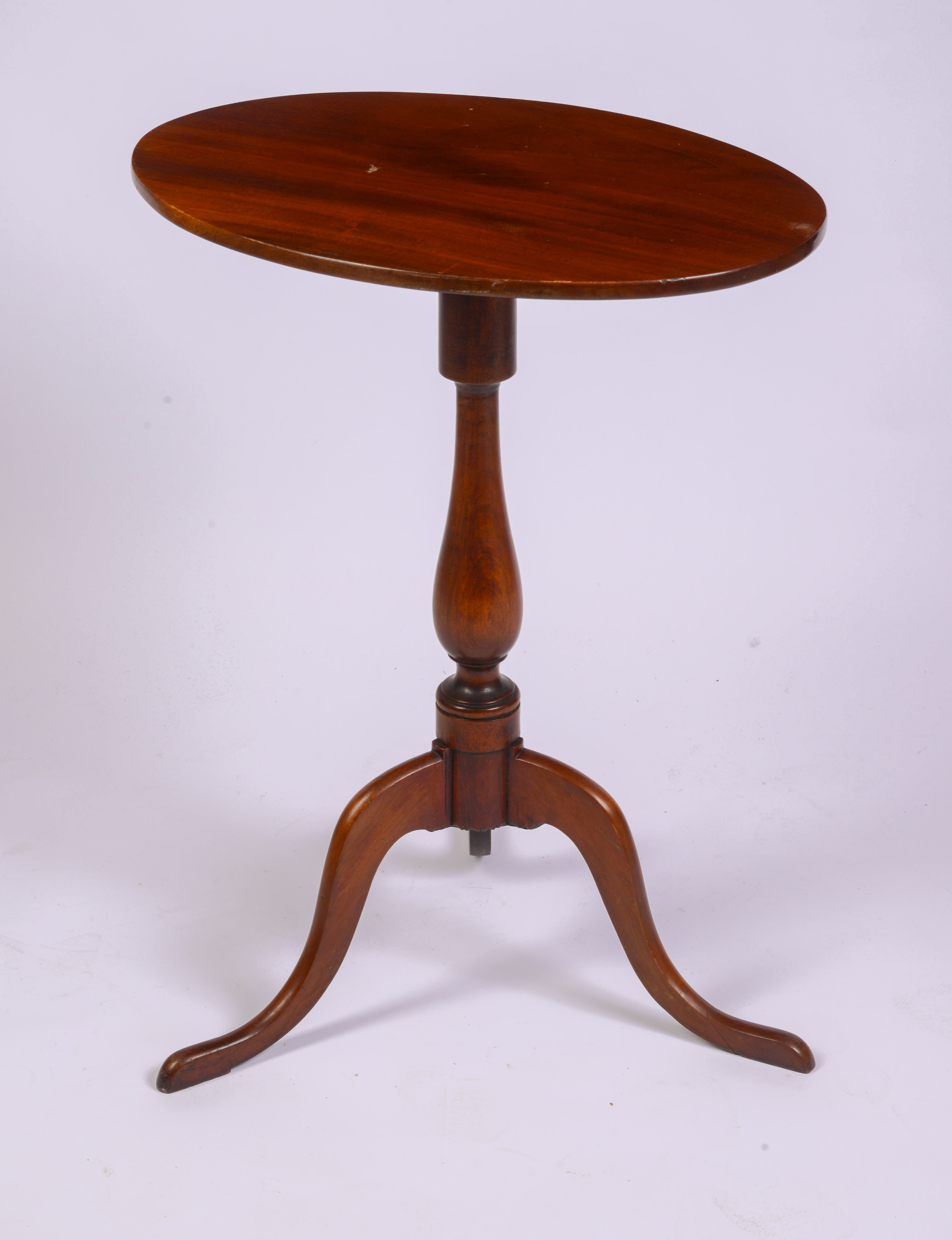 NEW ENGLAND CHERRY TILT-TOP CANDLE STAND.