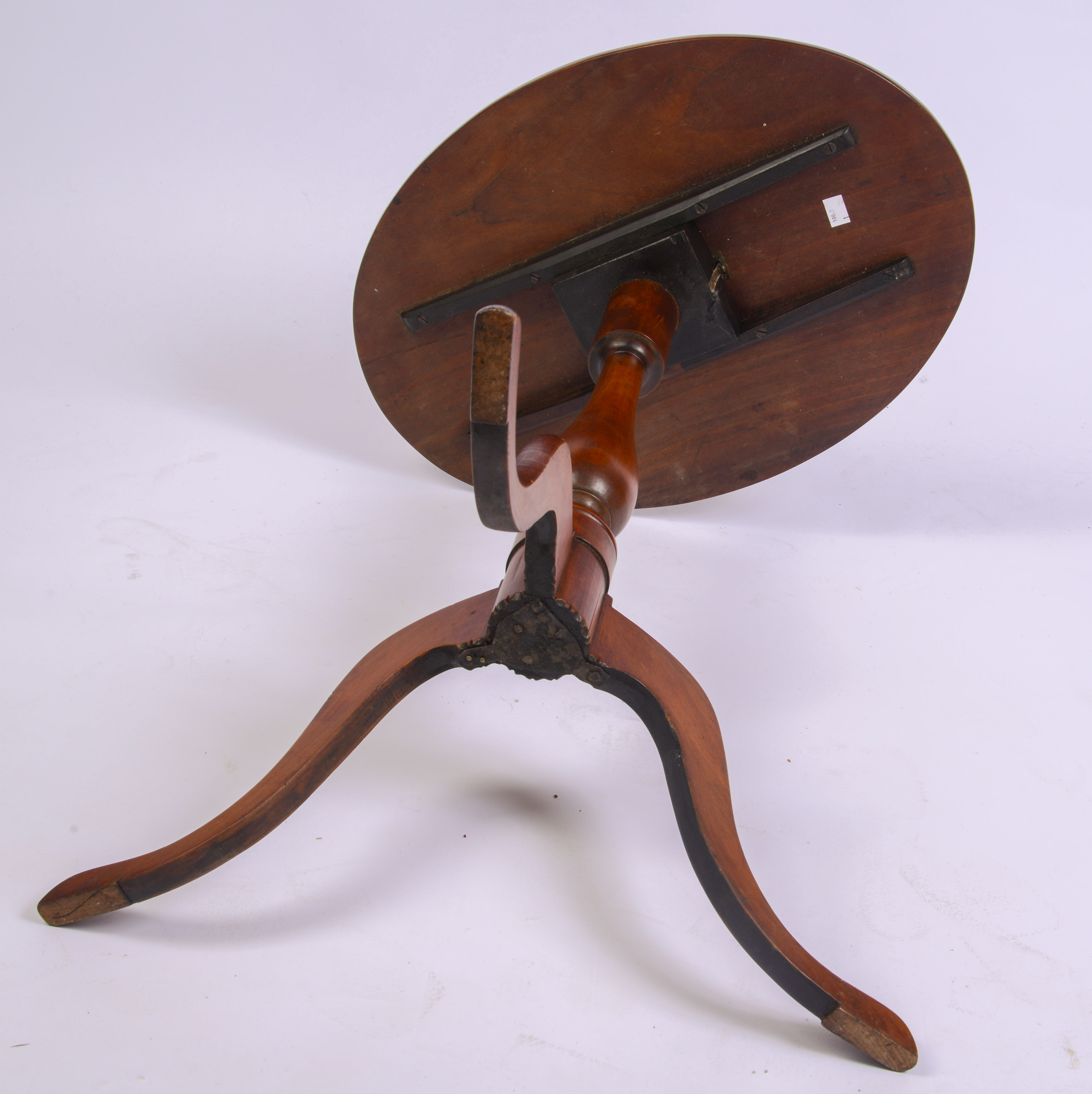 NEW ENGLAND CHERRY TILT-TOP CANDLE STAND.
