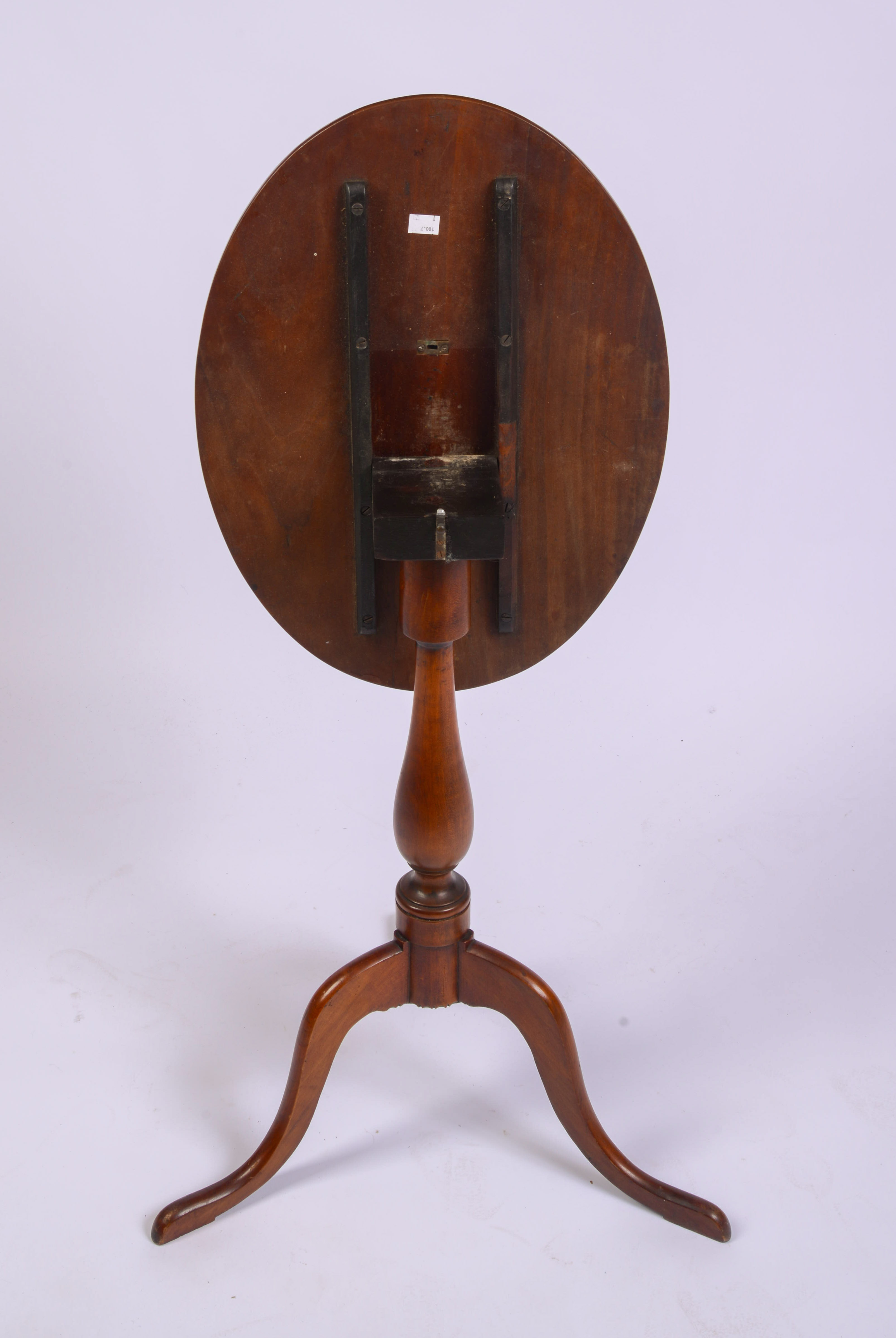 NEW ENGLAND CHERRY TILT-TOP CANDLE STAND.
