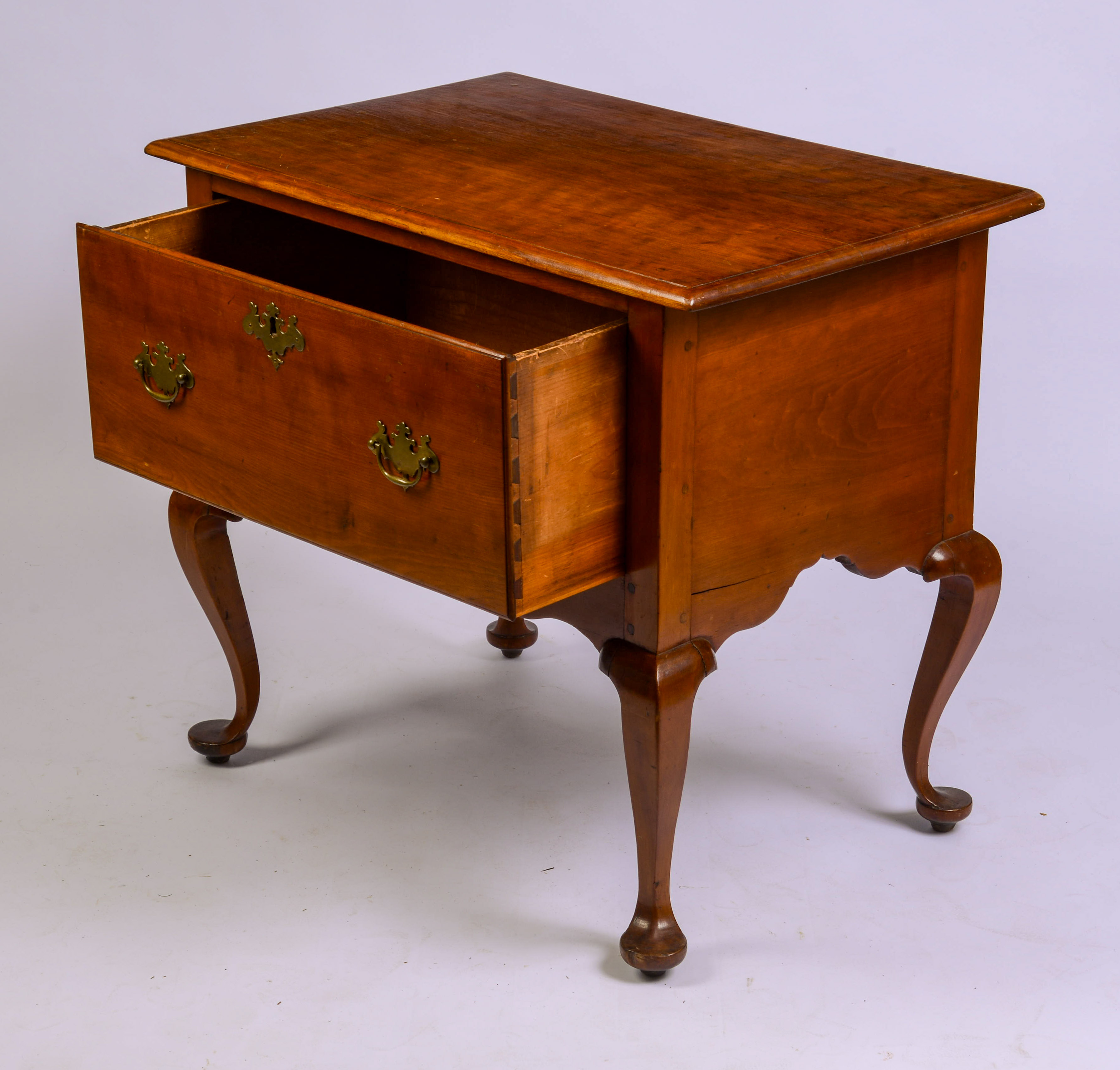 QUEEN ANNE MAPLE ONE DRAWER LOWBOY.
