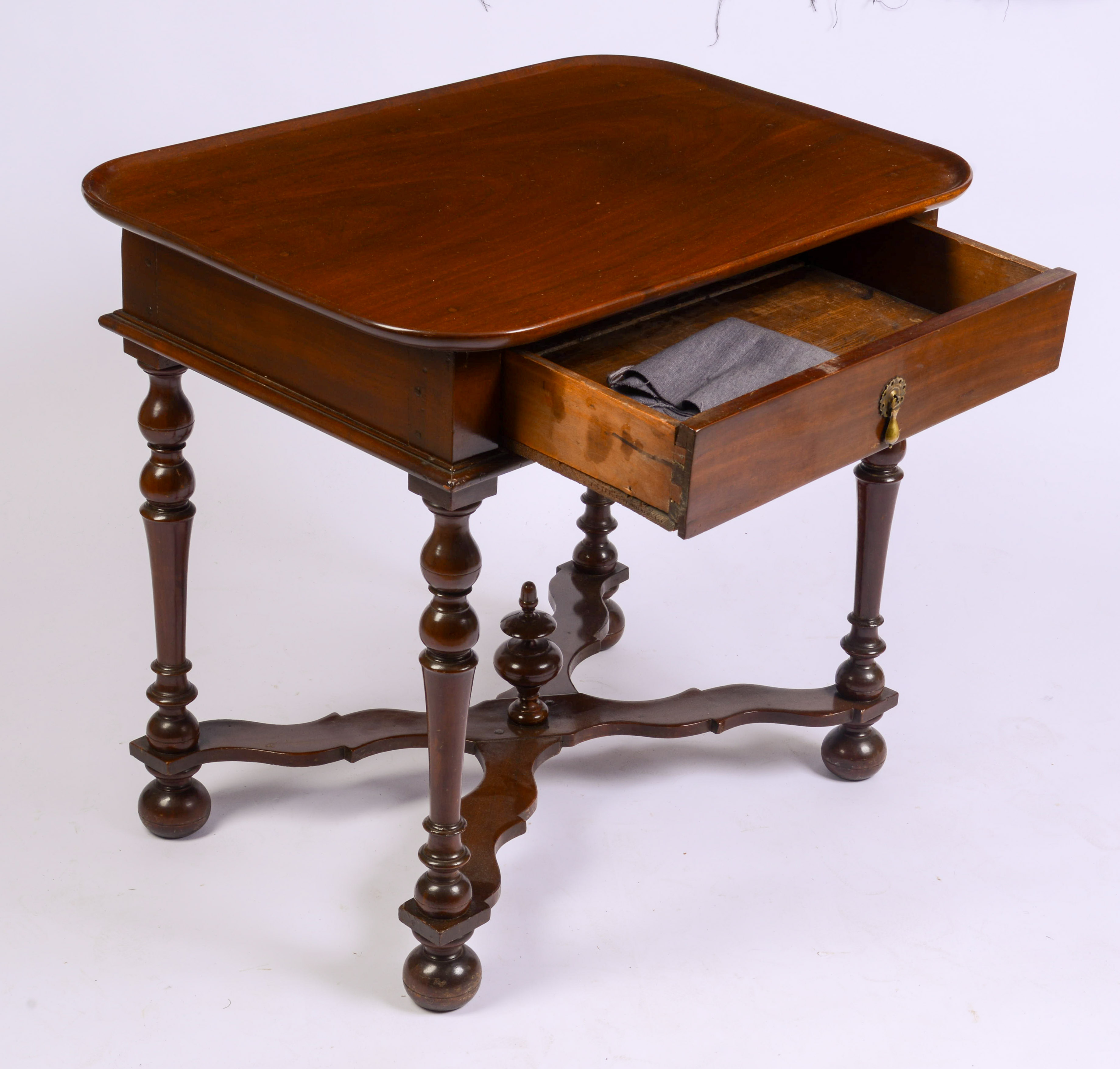 ENGLISH WILLIAM & MARY SIDE TABLE.