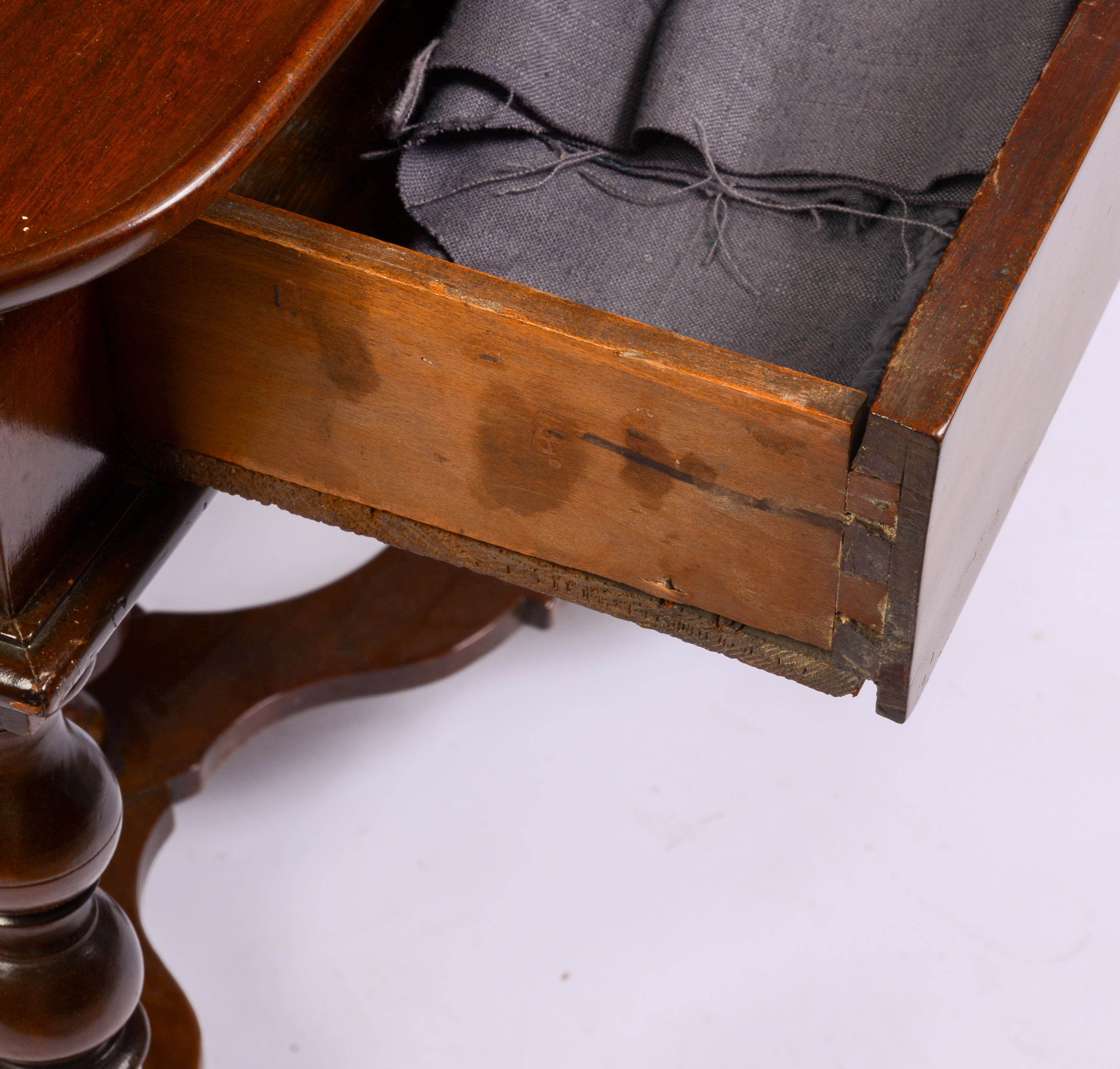 ENGLISH WILLIAM & MARY SIDE TABLE.