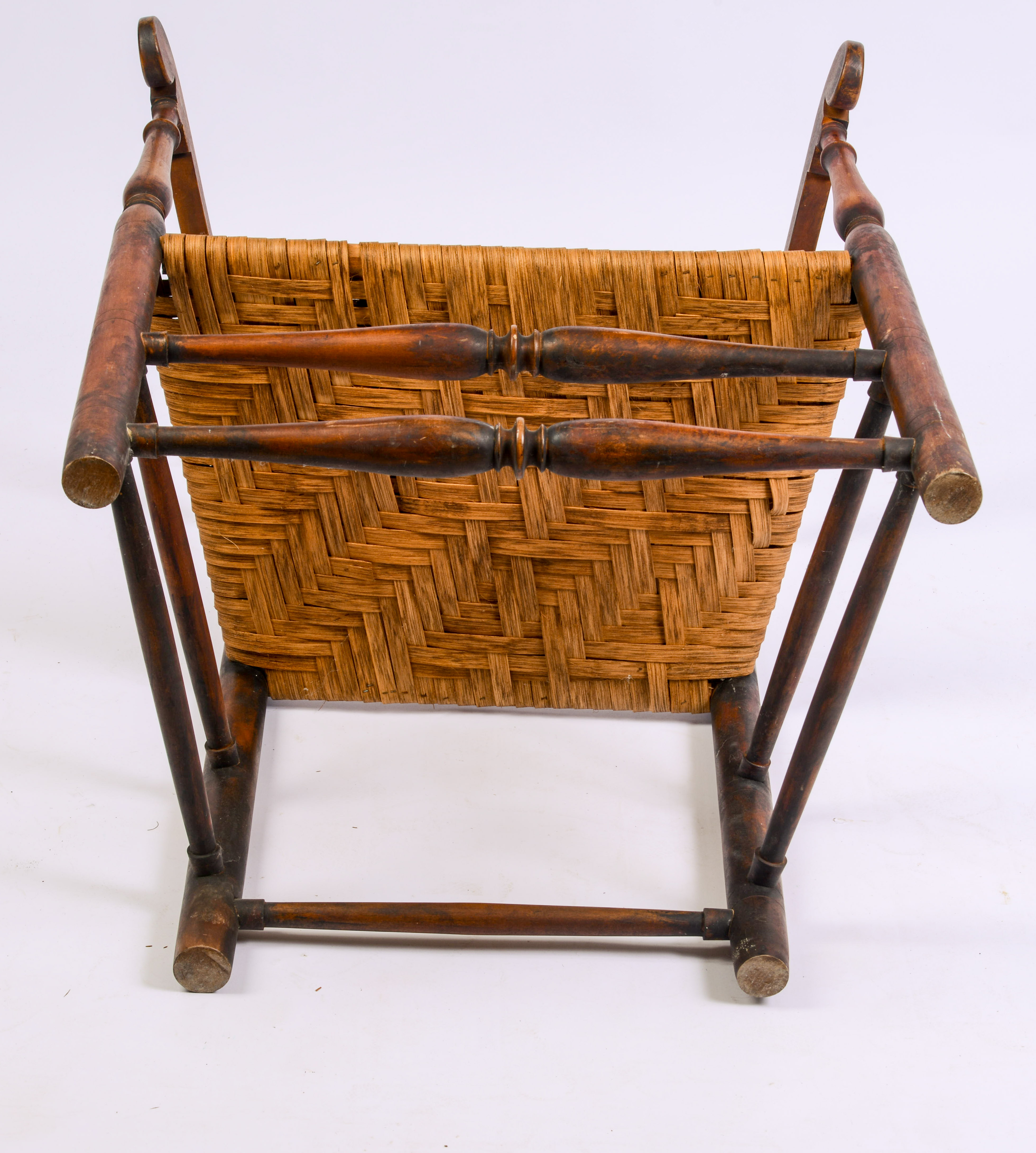 18TH CENTURY NEW ENGLAND ARMCHAIR WITH FAN CREST.