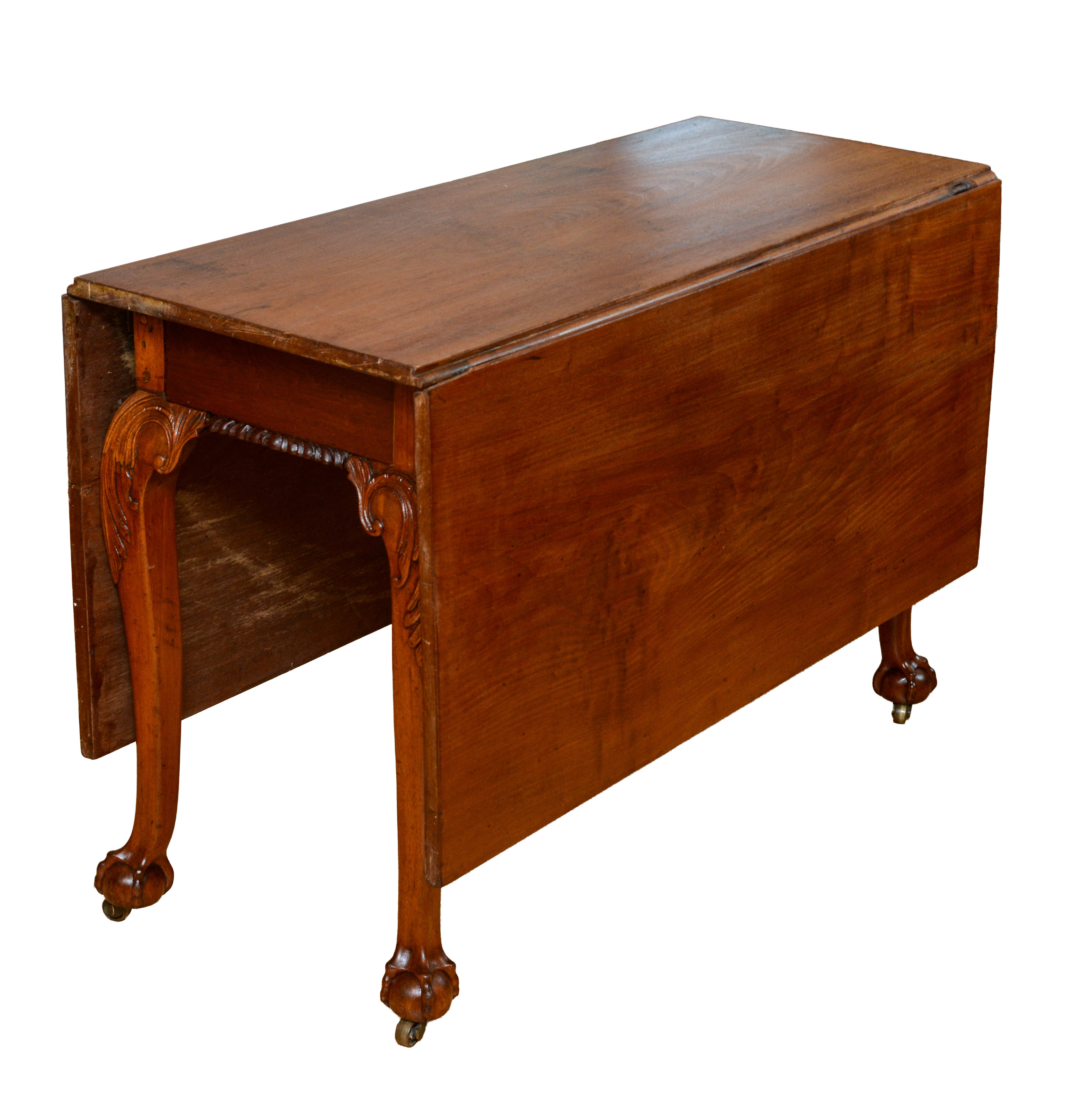 18TH CENTURY CHIPPENDALE WALNUT DROP-LEAF TABLE.
