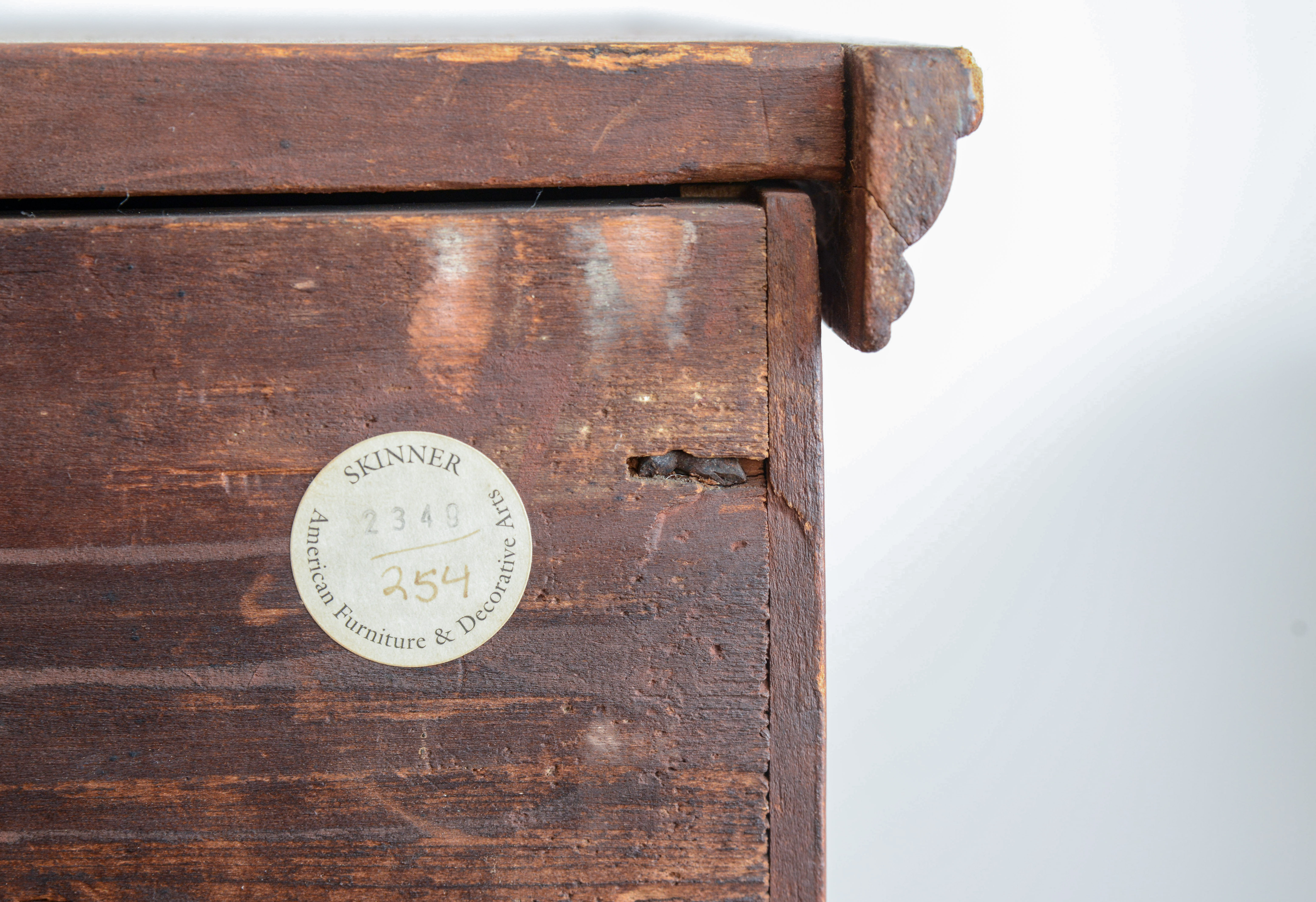 COUNTRY QUEEN ANNE CHEST ON FRAME.