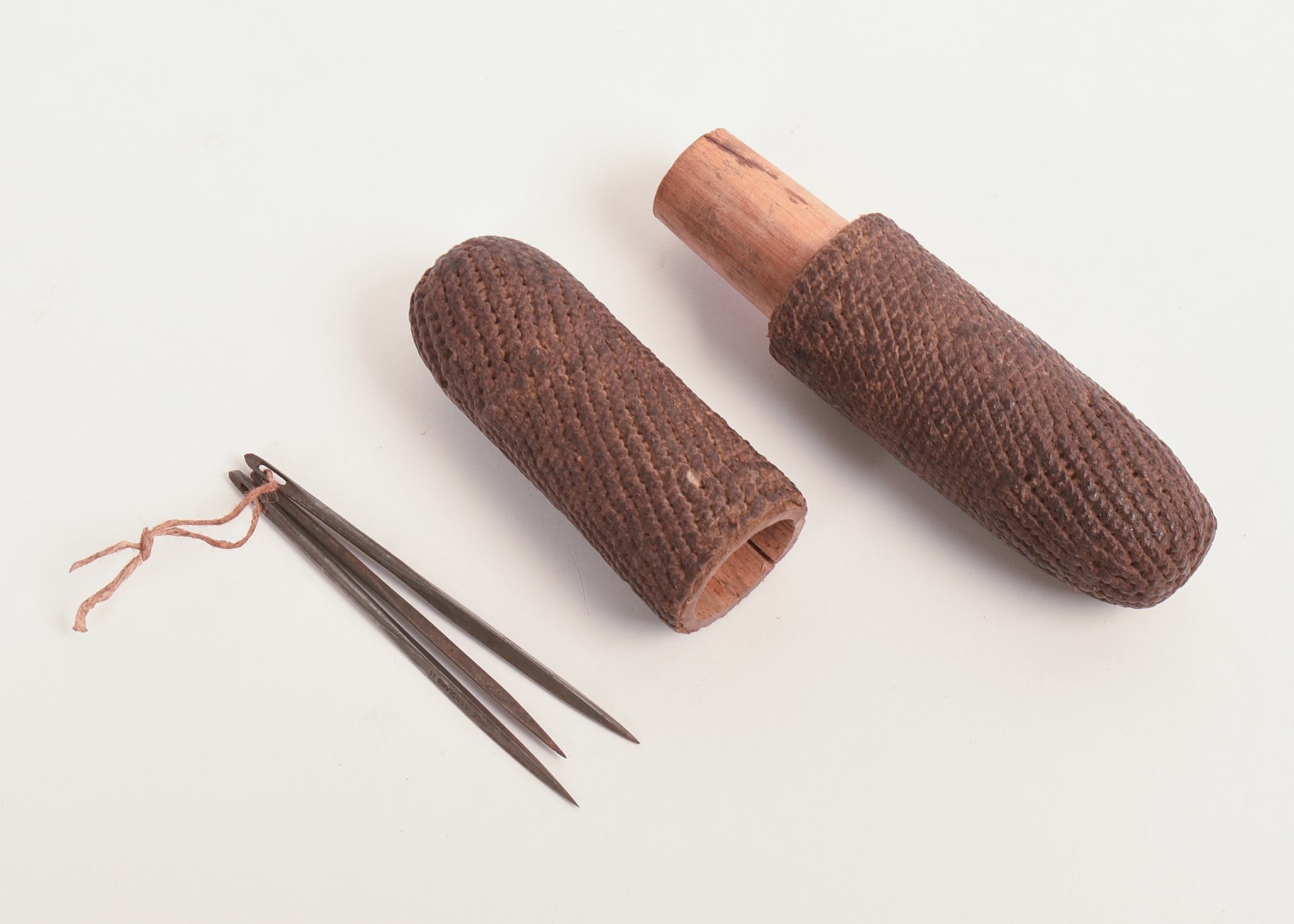 19TH CENTURY SAILOR'S ROPEWORK NEEDLE CASE.