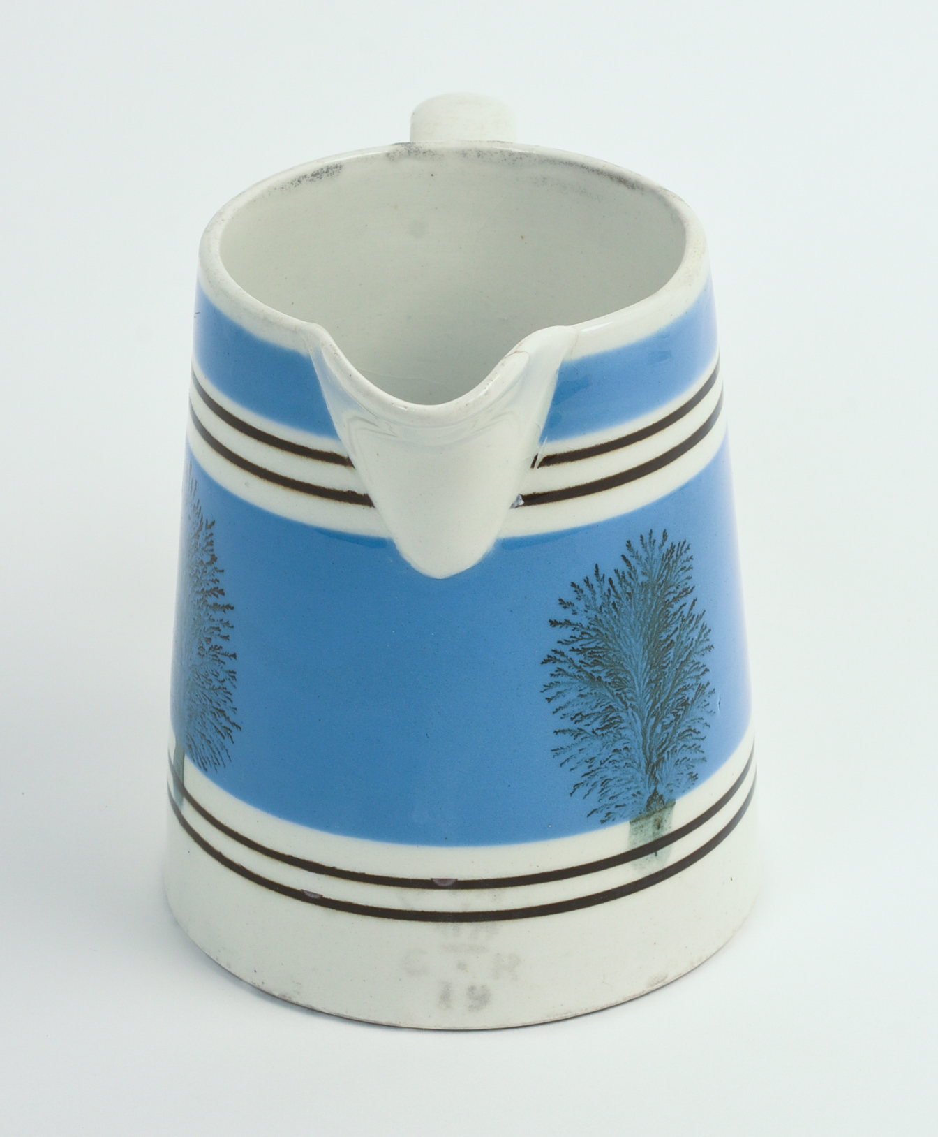 ENGLISH MOCHAWARE BLUE-BANDED PITCHER WITH SEAWEED DECORATION.