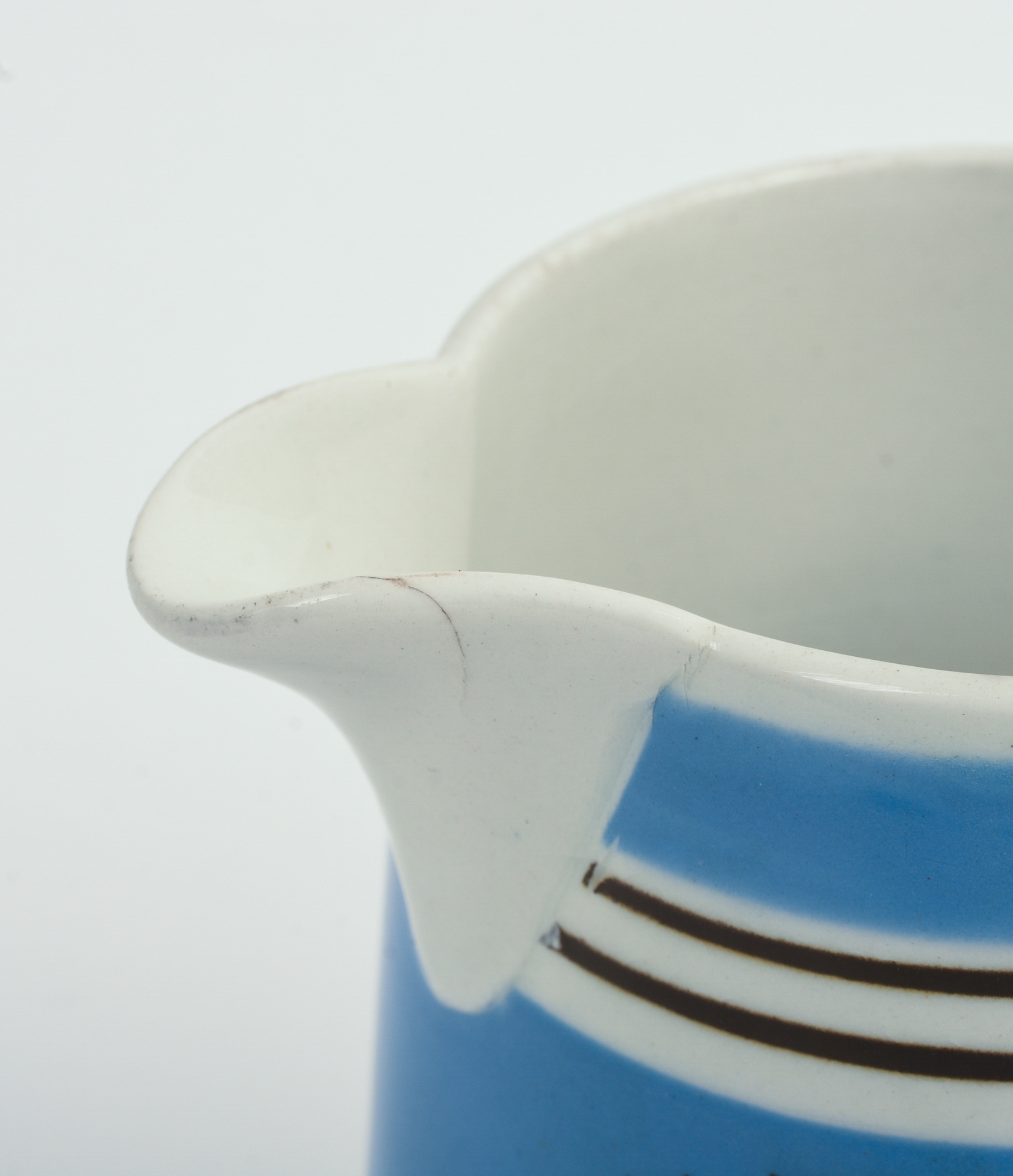 ENGLISH MOCHAWARE BLUE-BANDED PITCHER WITH SEAWEED DECORATION.