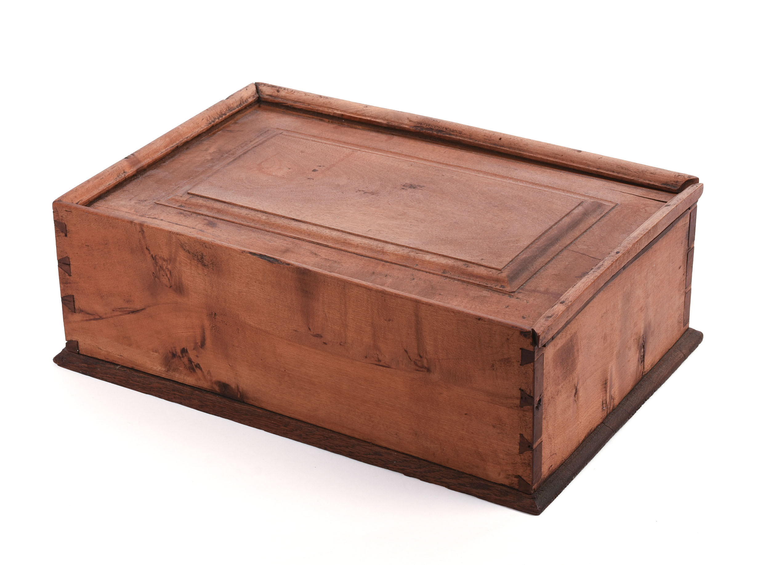 19TH CENTURY NEW ENGLAND MAPLE CANDLEBOX.