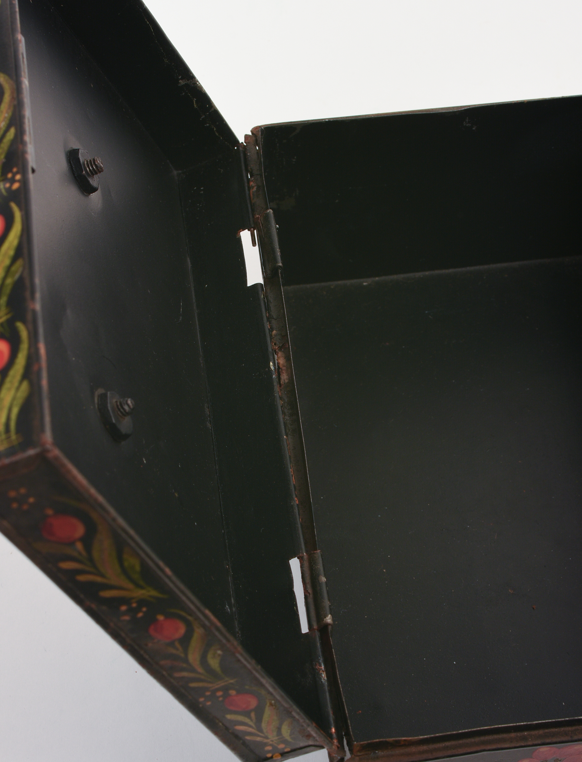 20TH CENTURY PAINT-DECORATED TINWARE DOCUMENT BOX.
