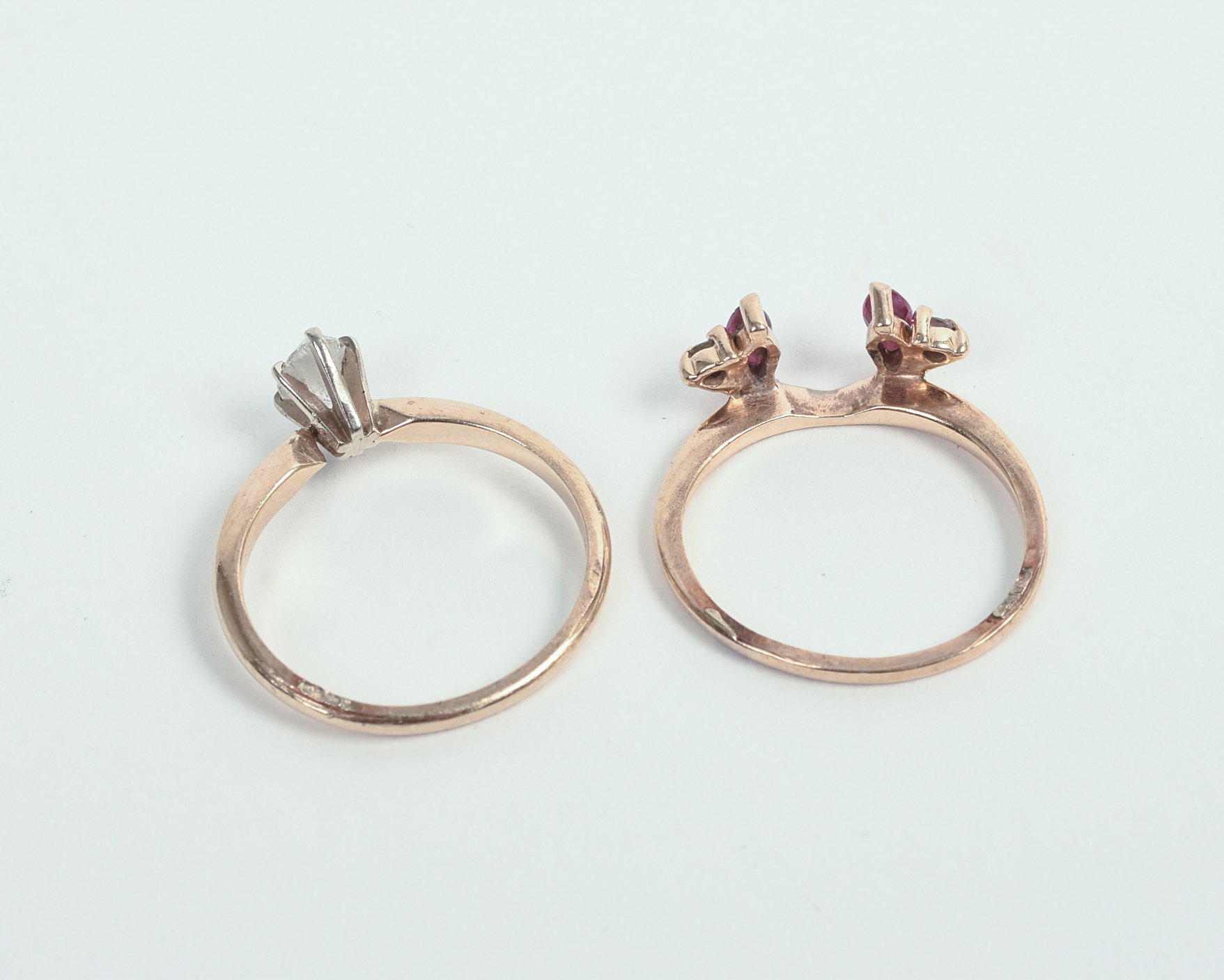 14KT GOLD, DIAMOND AND RUBY WEDDING SET.