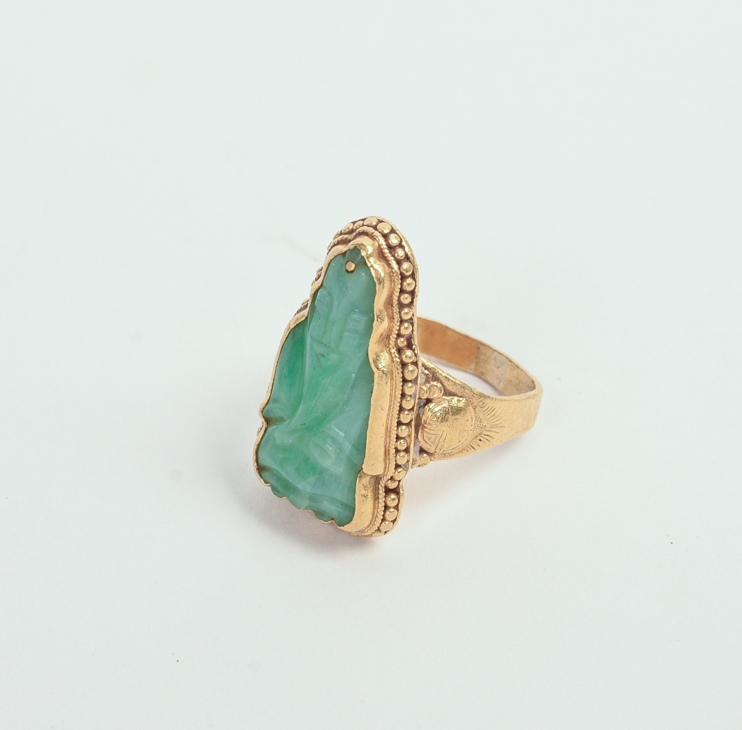 CHINESE JADE RING WITH BUDDHA.