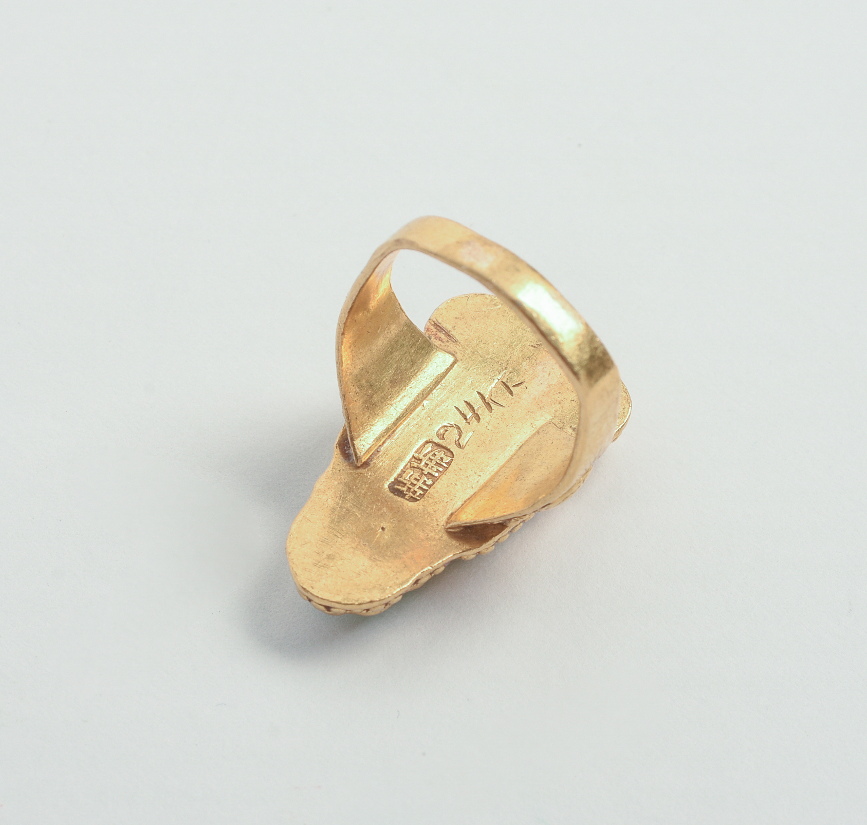 CHINESE JADE RING WITH BUDDHA.