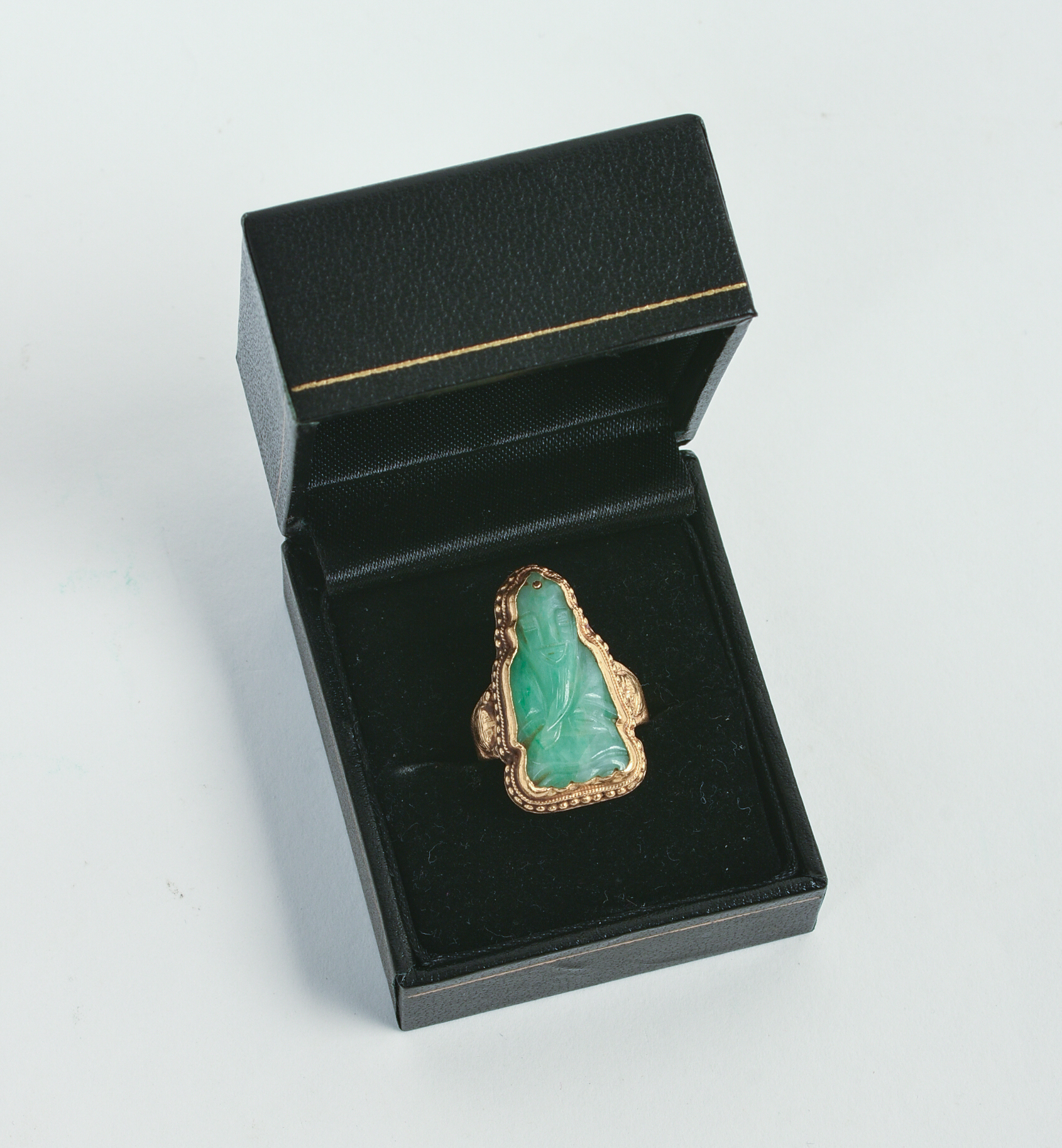 CHINESE JADE RING WITH BUDDHA.