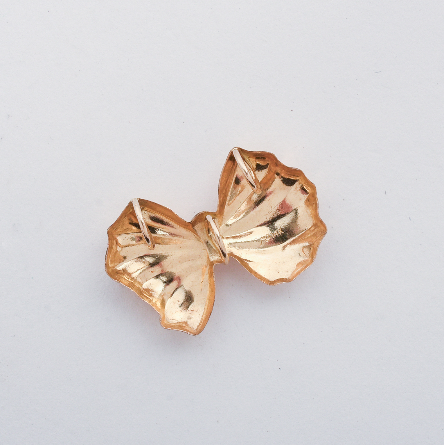 MARC ANTHONY 14K GOLD BOW PENDANT.