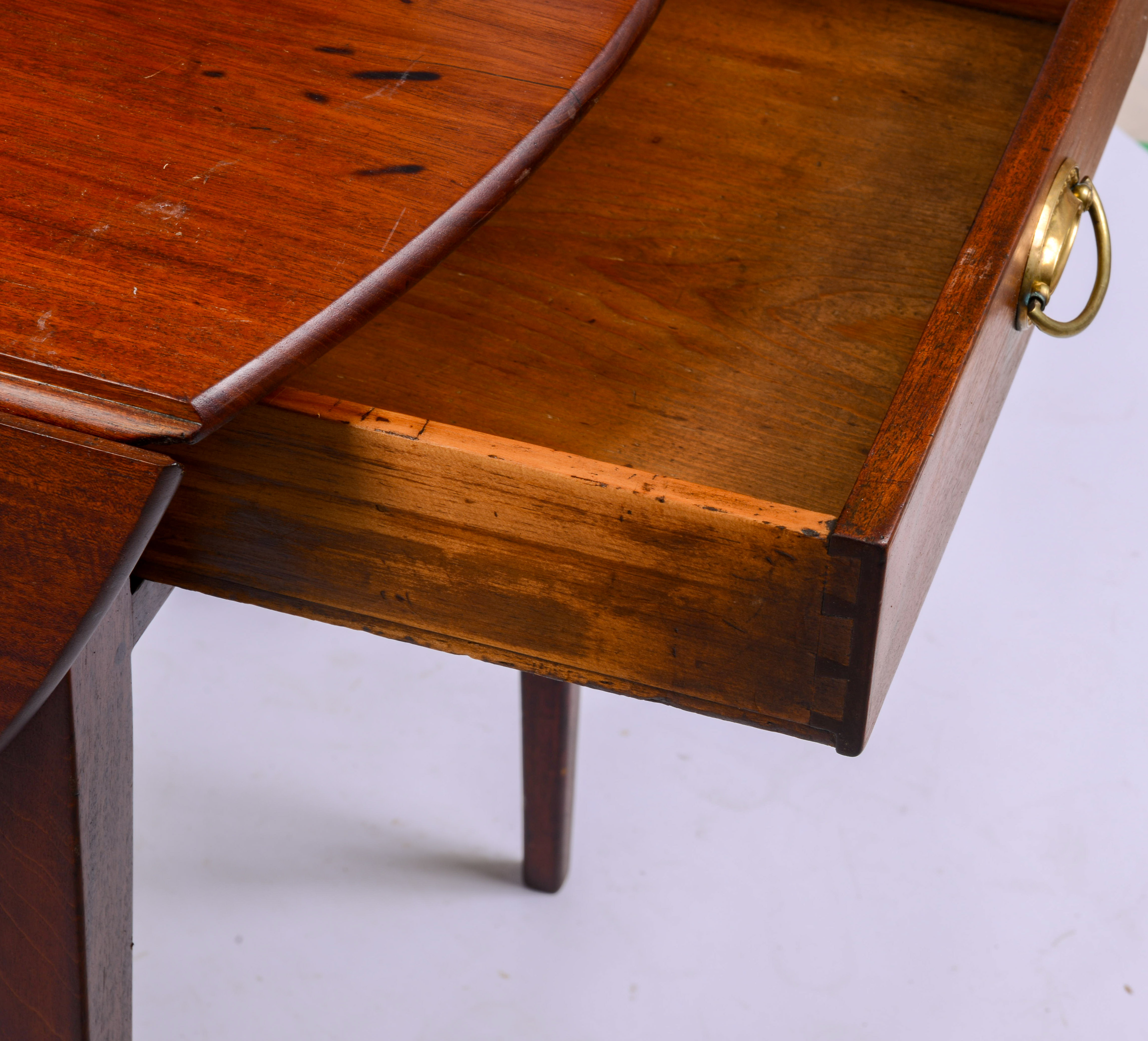 HEPPLEWHITE MAHOGANY PEMBROKE TABLE.
