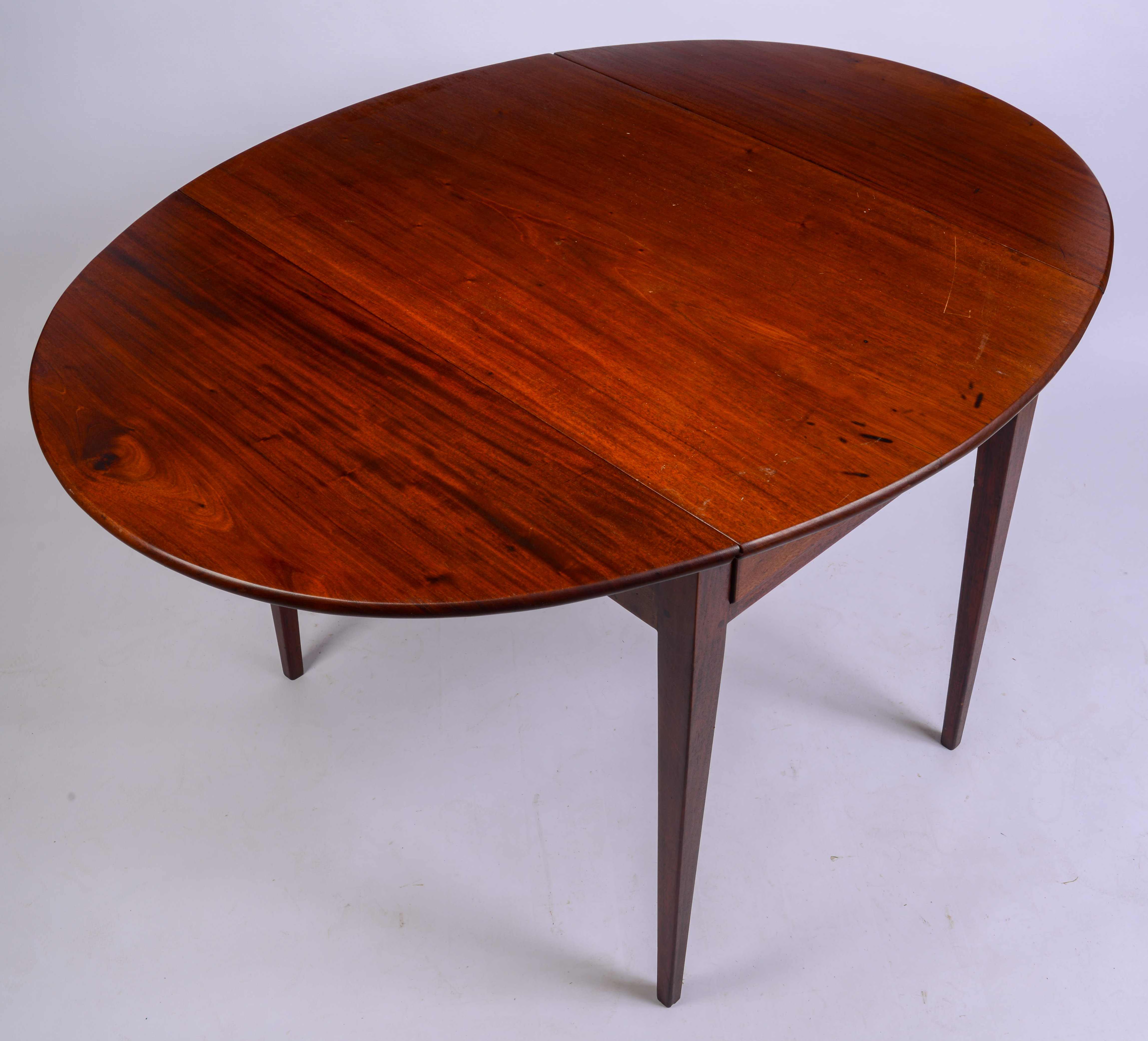 HEPPLEWHITE MAHOGANY PEMBROKE TABLE.