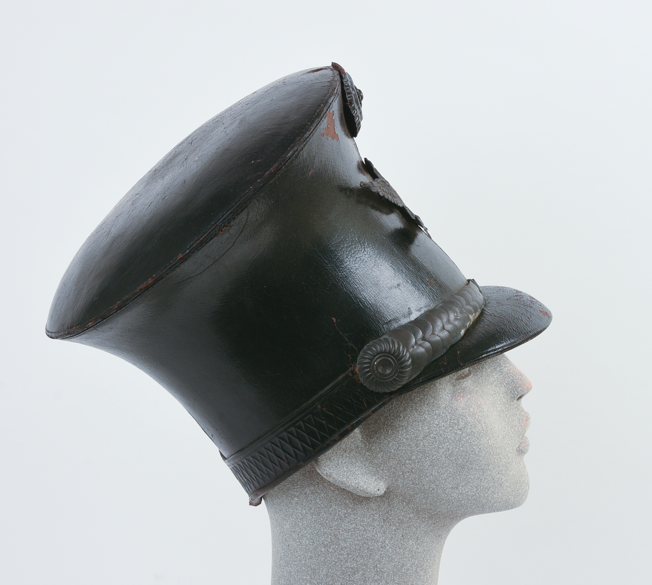AMERICAN MILITIA OFFICERS BELL CROWN SHAKO, CIRCA 1830.
