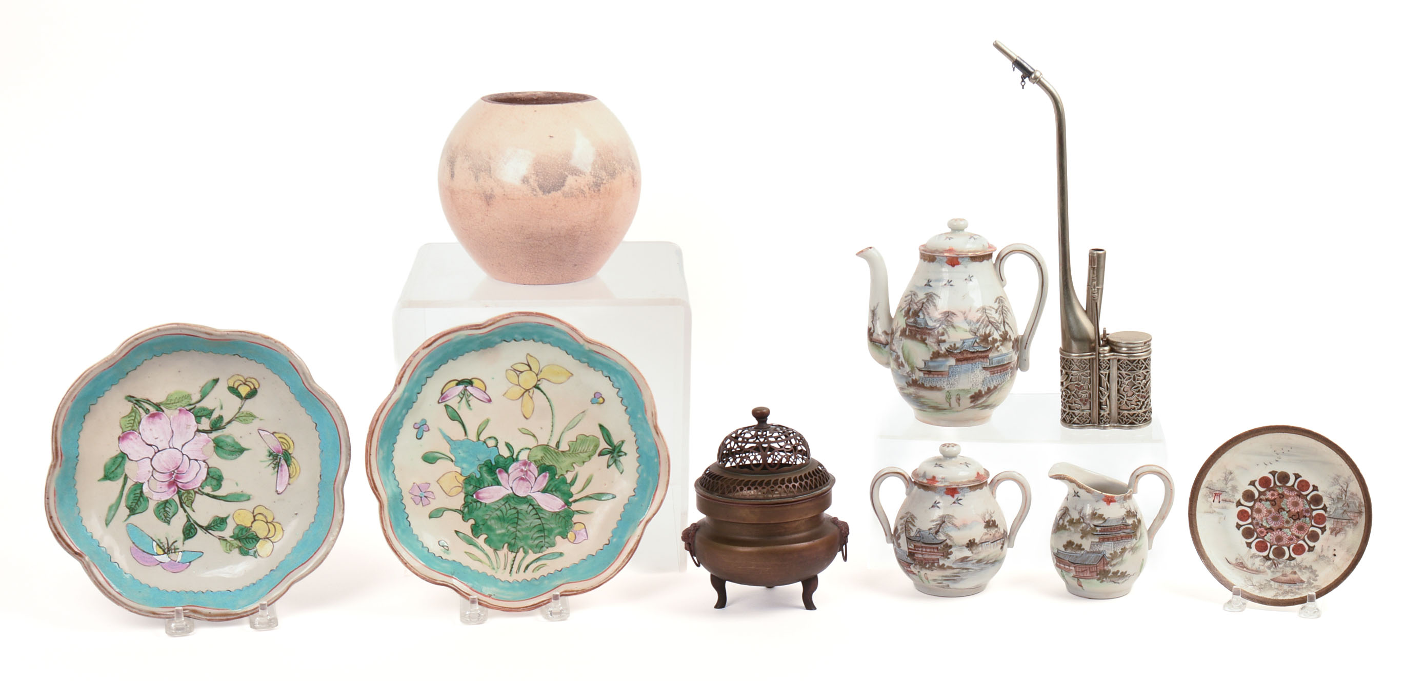 GROUPING OF FIVE CHINESE PIECES.