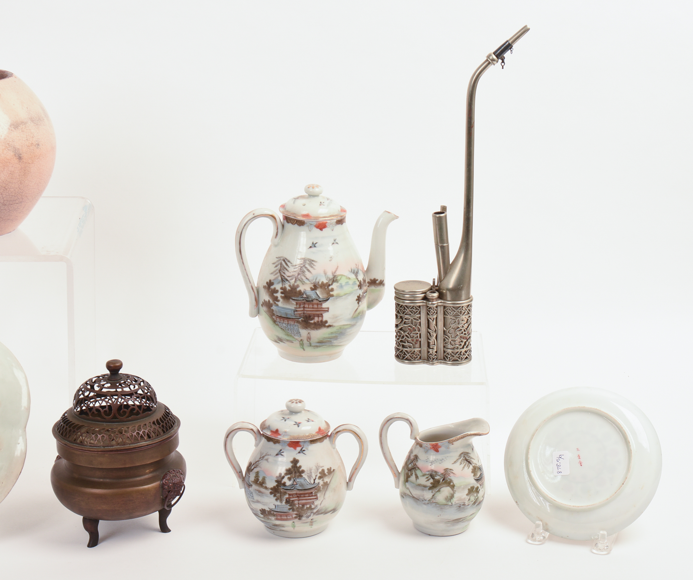 GROUPING OF FIVE CHINESE PIECES.