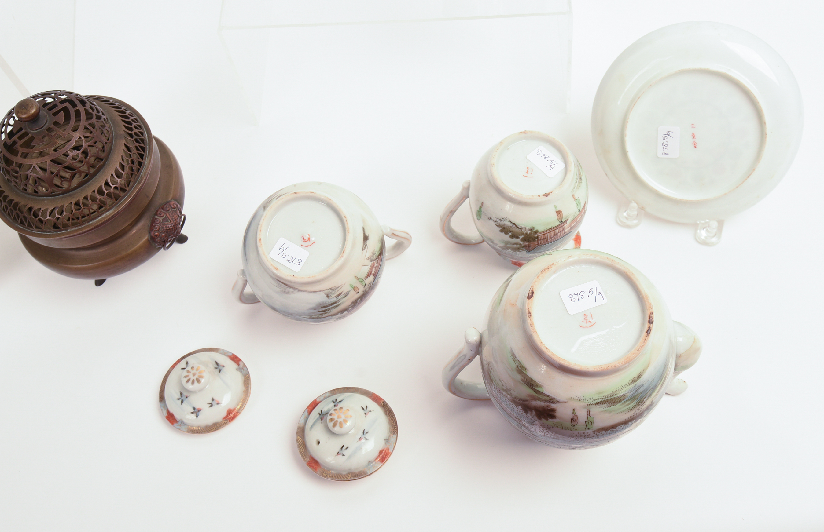 GROUPING OF FIVE CHINESE PIECES.