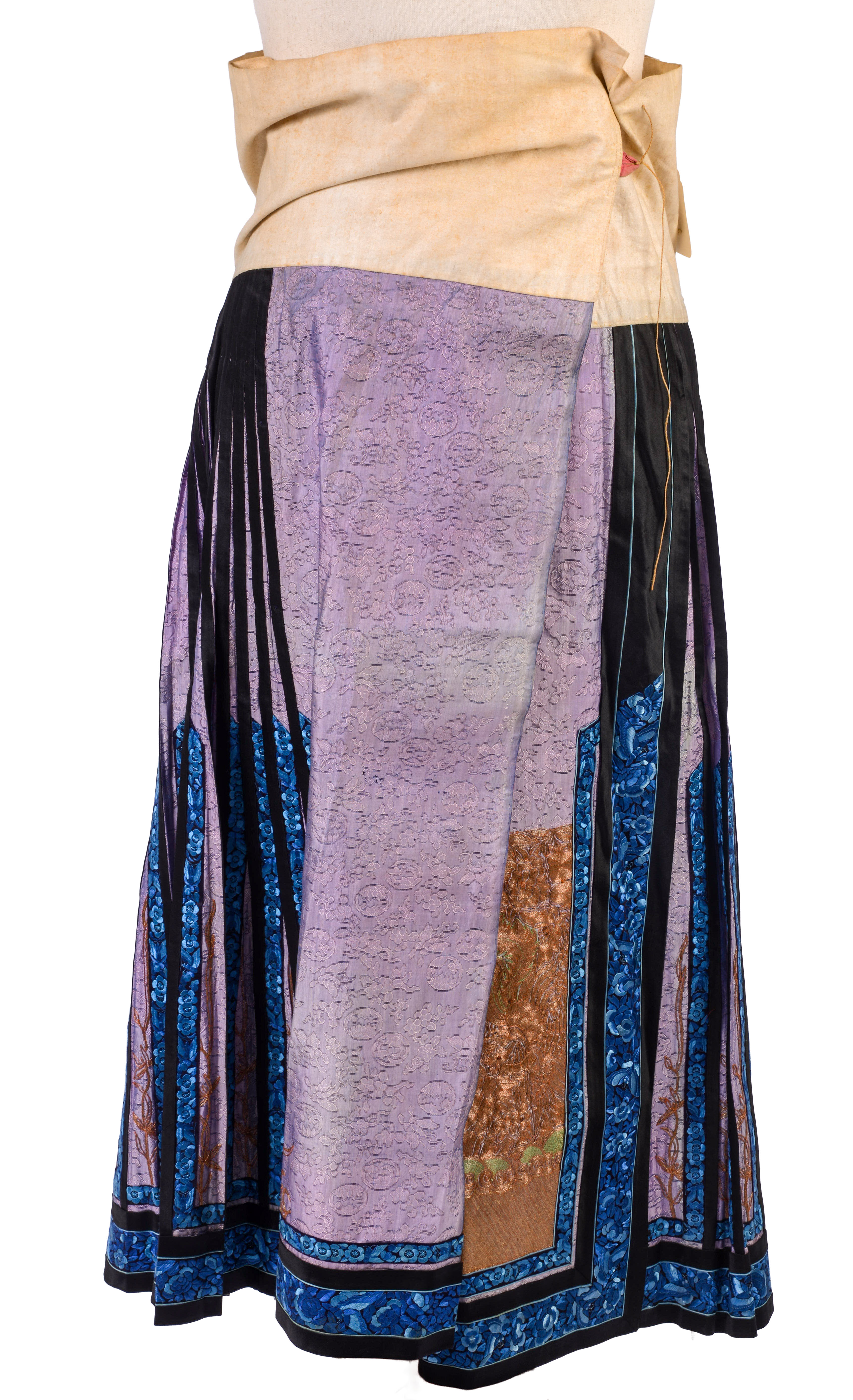 19TH C. CHINESE QING DYNASTY FINELY WOVEN SKIRT.