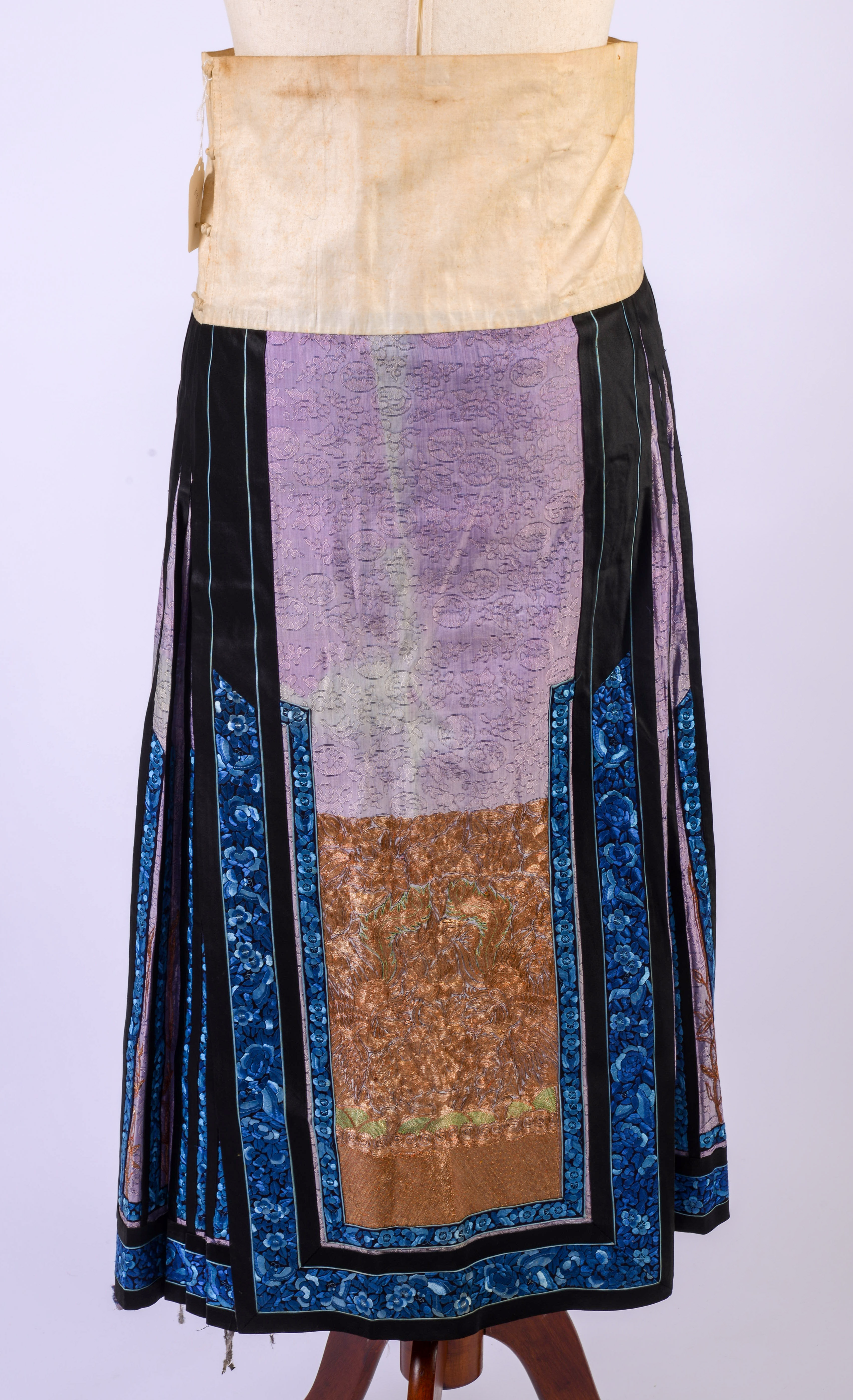 19TH C. CHINESE QING DYNASTY FINELY WOVEN SKIRT.