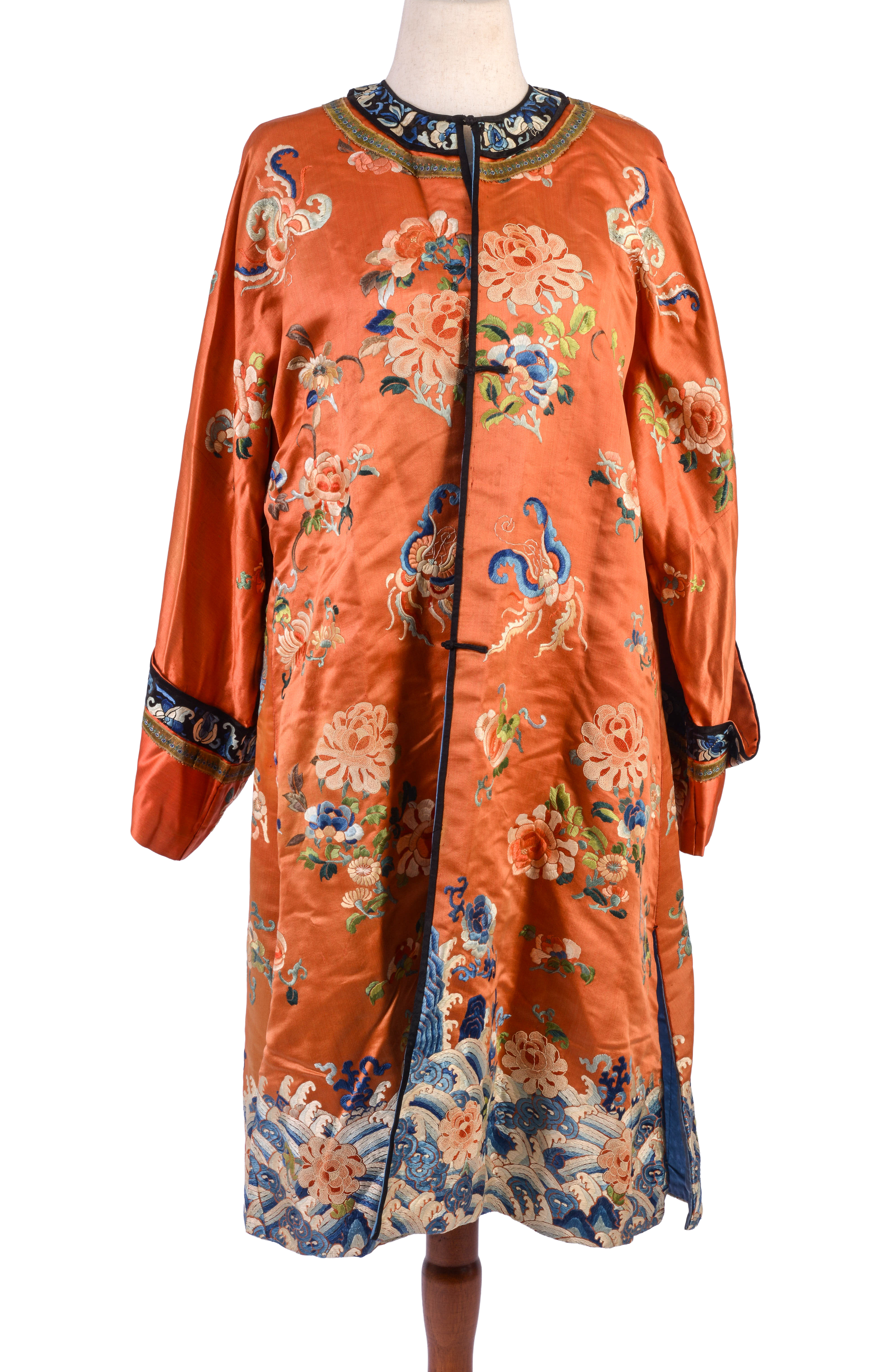 19TH C. CHINESE QING DYNASTY WOMEN'S INFORMAL ROBE.