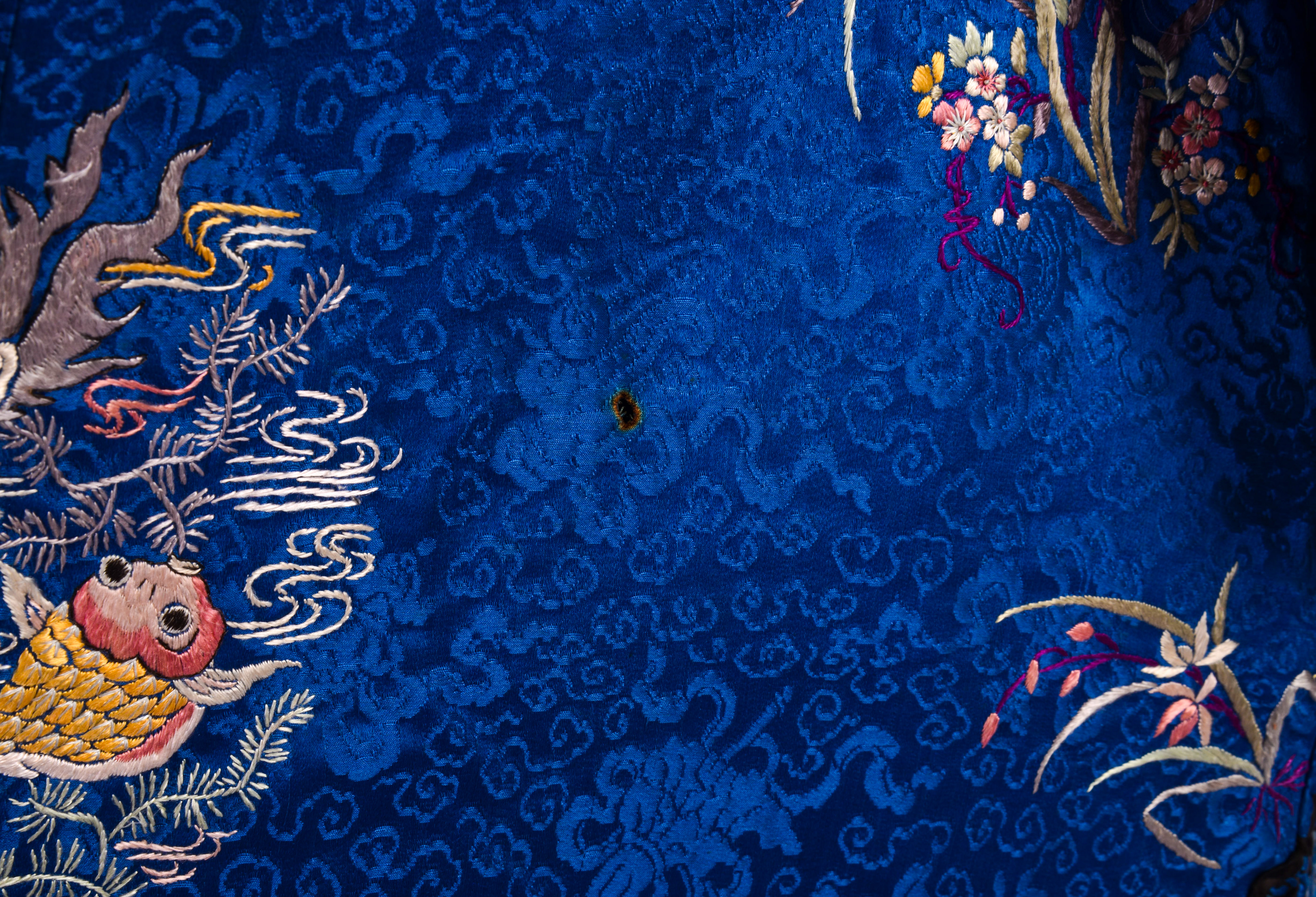 CHINESE 19TH C. QING SILK NEEDLEWORK LADIES ROBE.