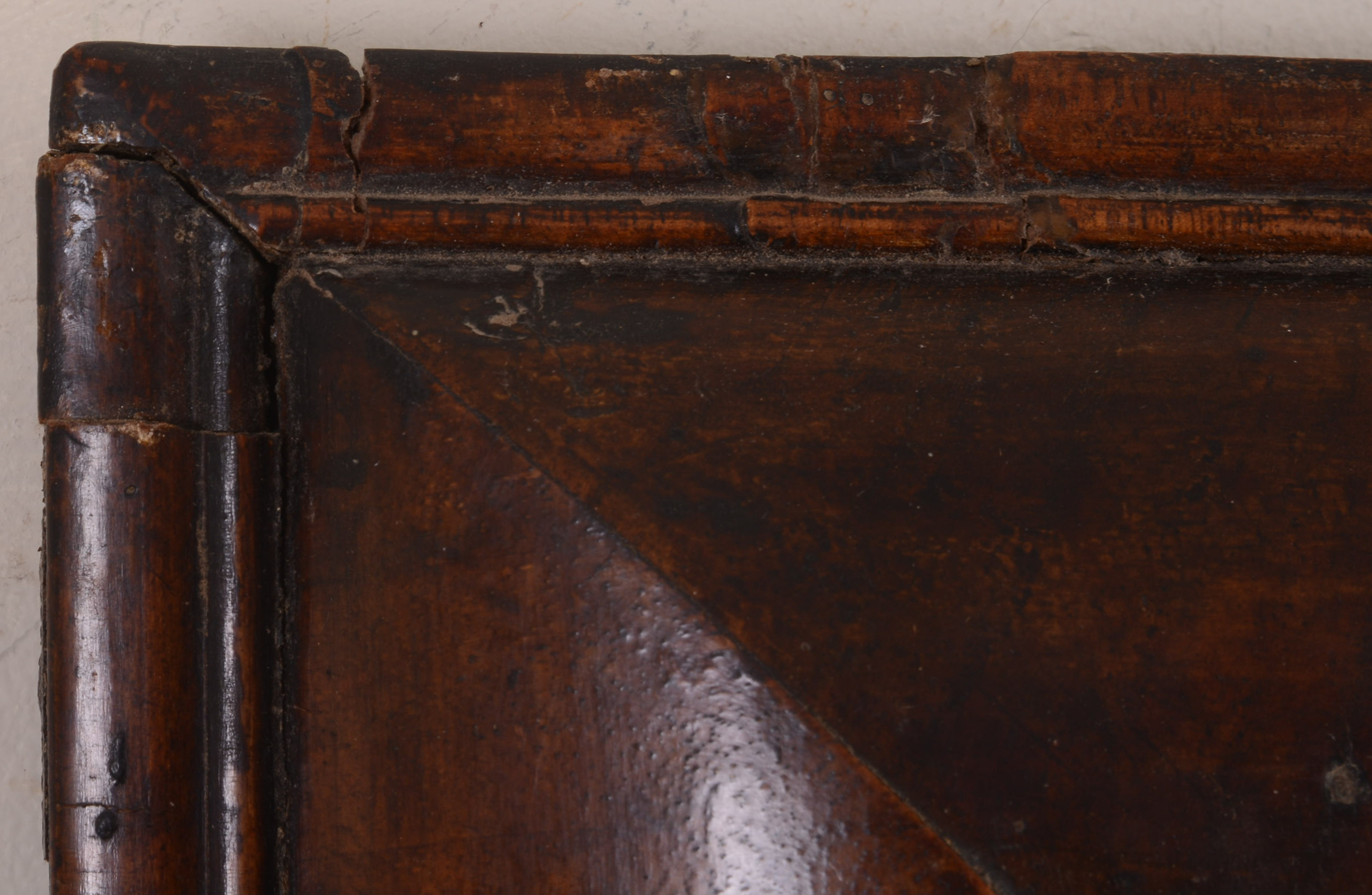WILLIAM & MARY WALNUT VENEERED CUSHION MIRROR
