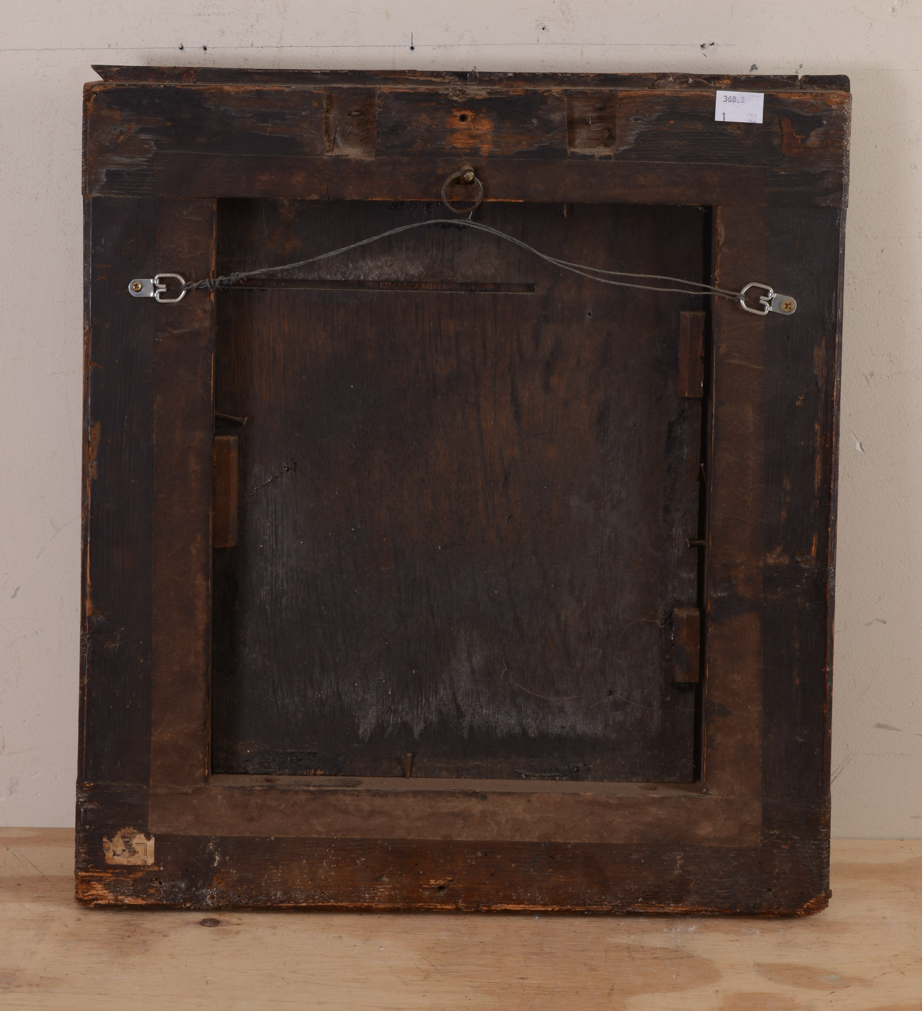 WILLIAM & MARY WALNUT VENEERED CUSHION MIRROR