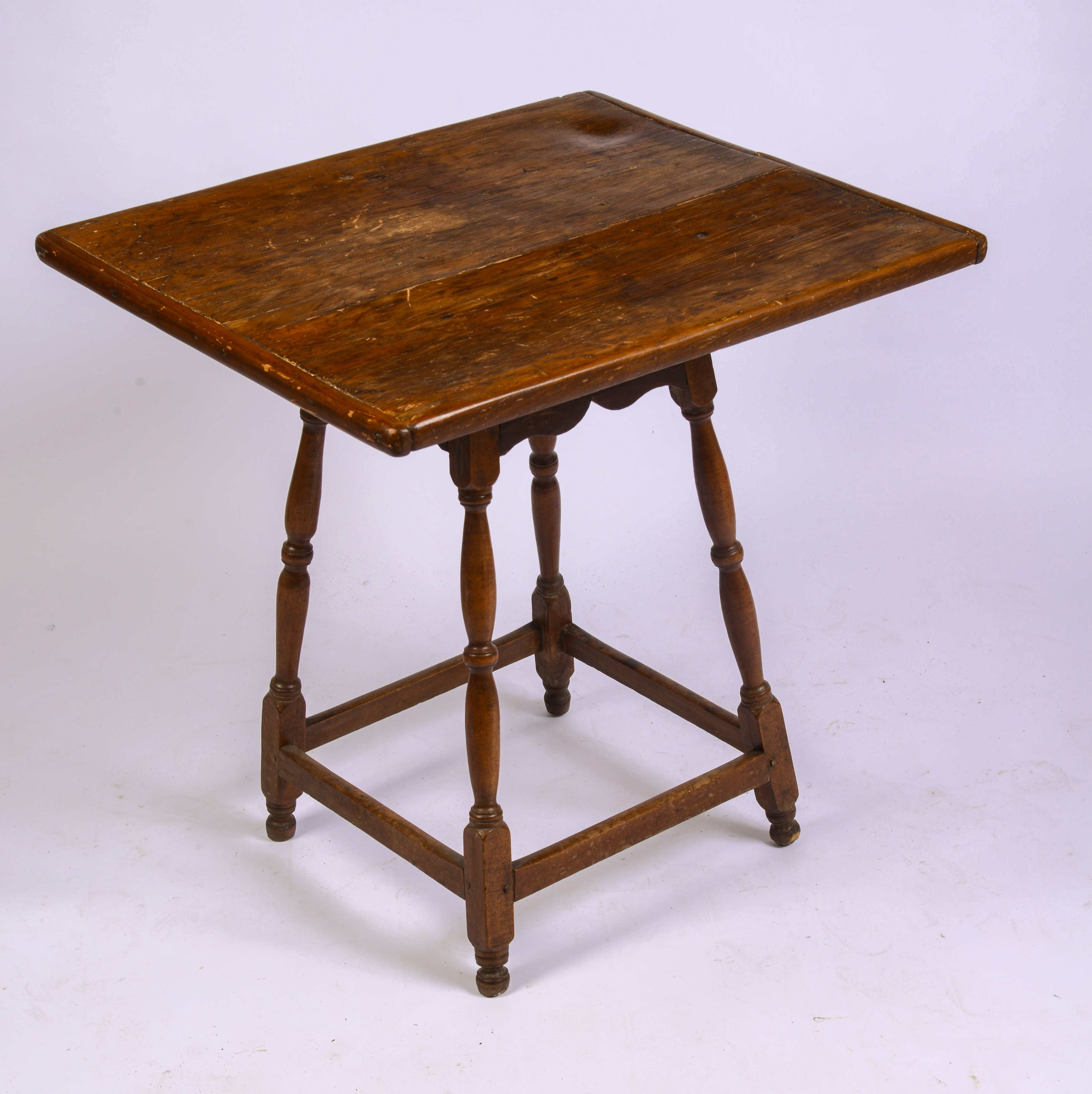 DIMINUTIVE SPLAY-LEG NEW ENGLAND TAVERN TABLE