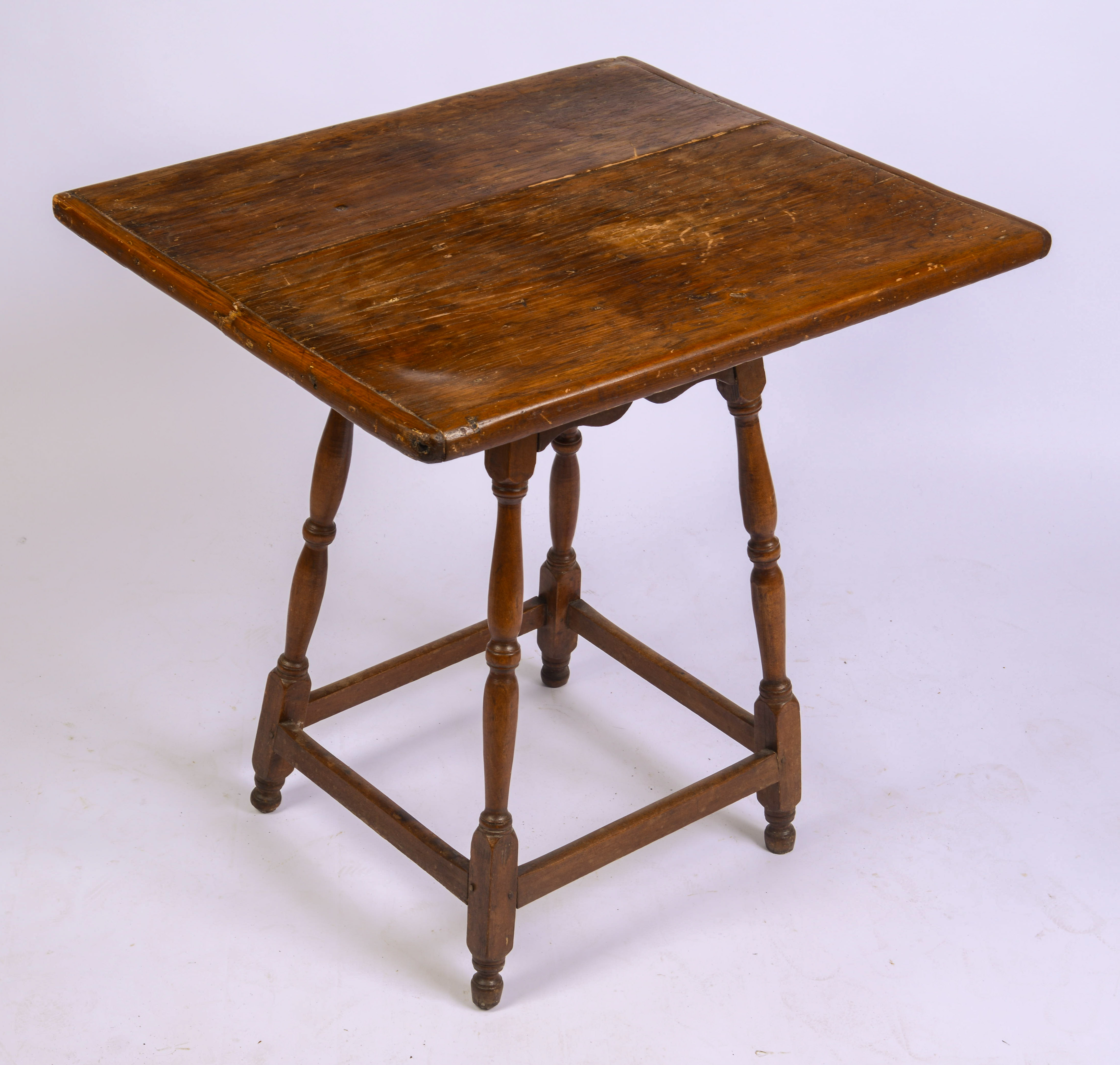 DIMINUTIVE SPLAY-LEG NEW ENGLAND TAVERN TABLE