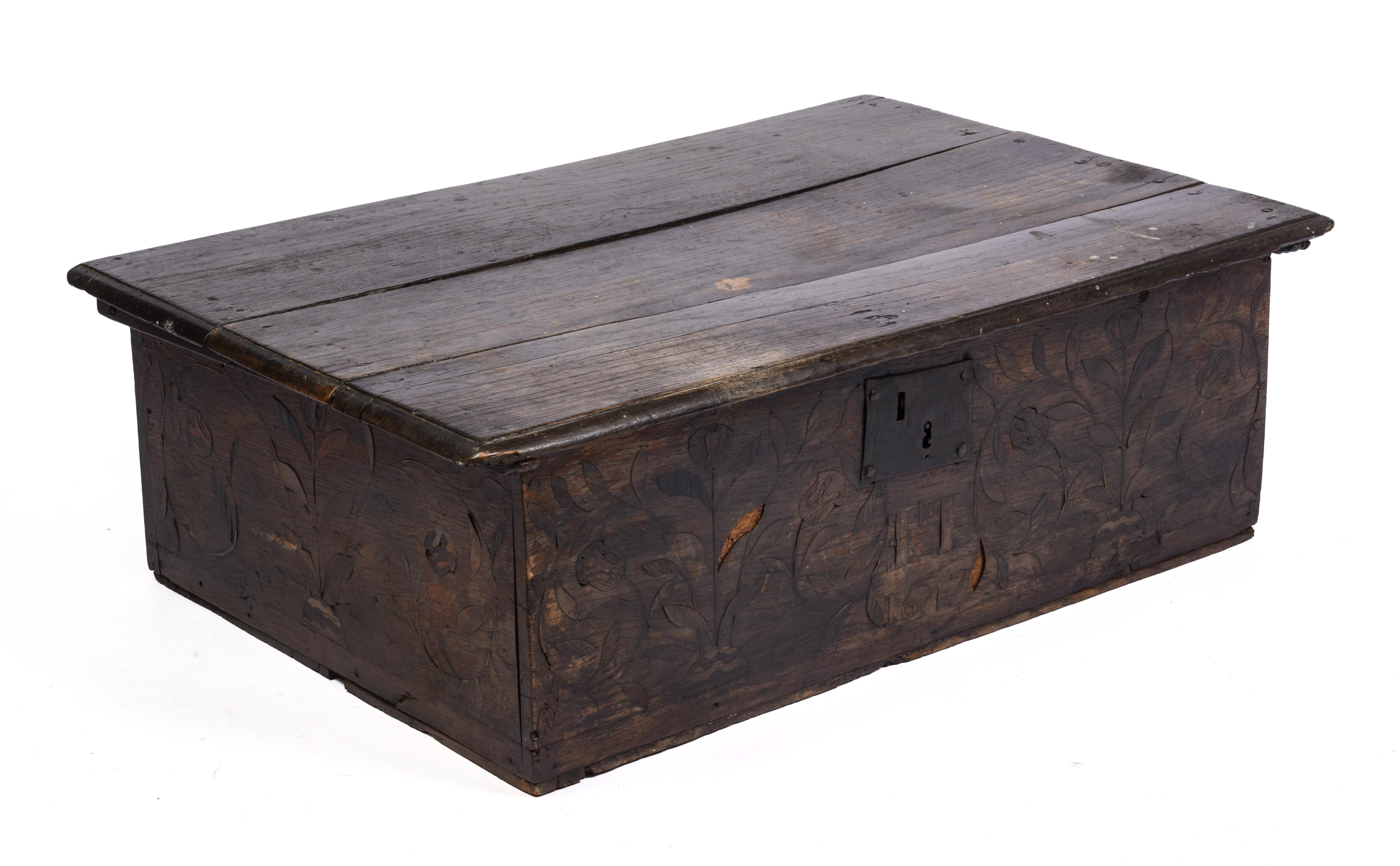 17TH CENTURY ENGLISH JACOBEAN DOCUMENT BOX.