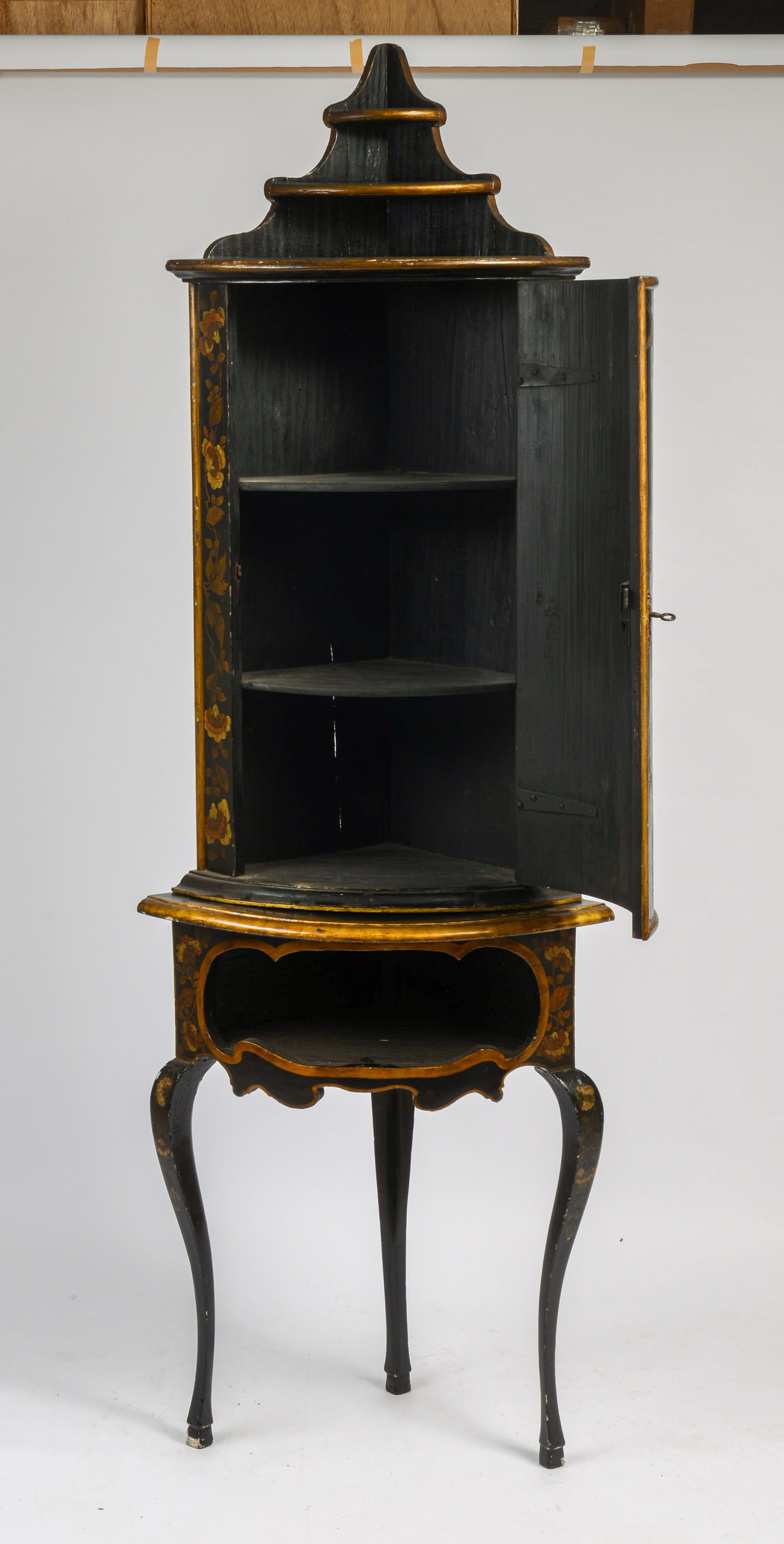 19TH CENTURY CHINOISERIE PAINT-DECORATED TWO-PIECE CORNER CUPBOARD.