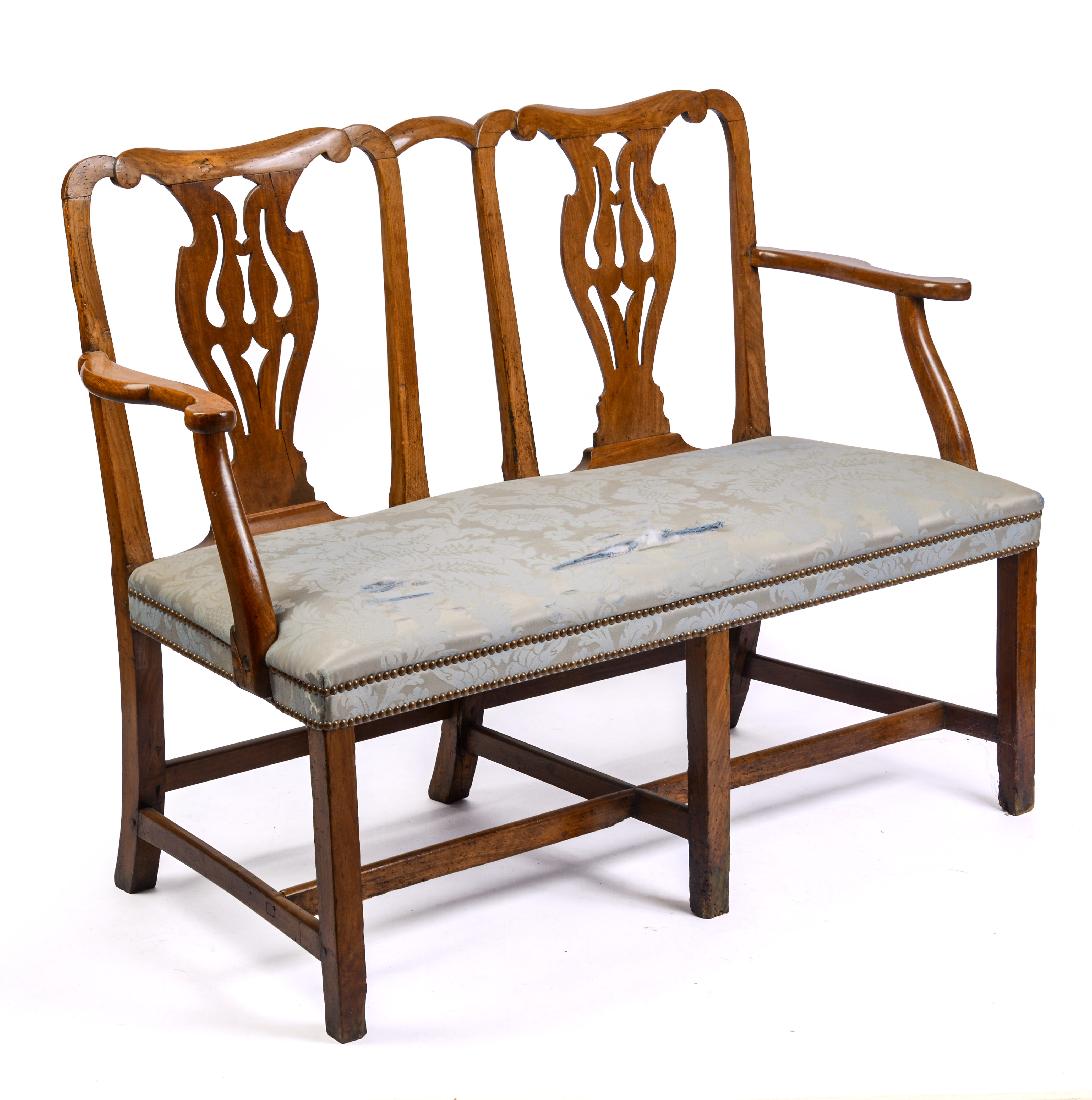 VERY SCARCE ANGLO-AMERICAN CHIPPENDALE-PERIOD MAHOGANY SETTEE.