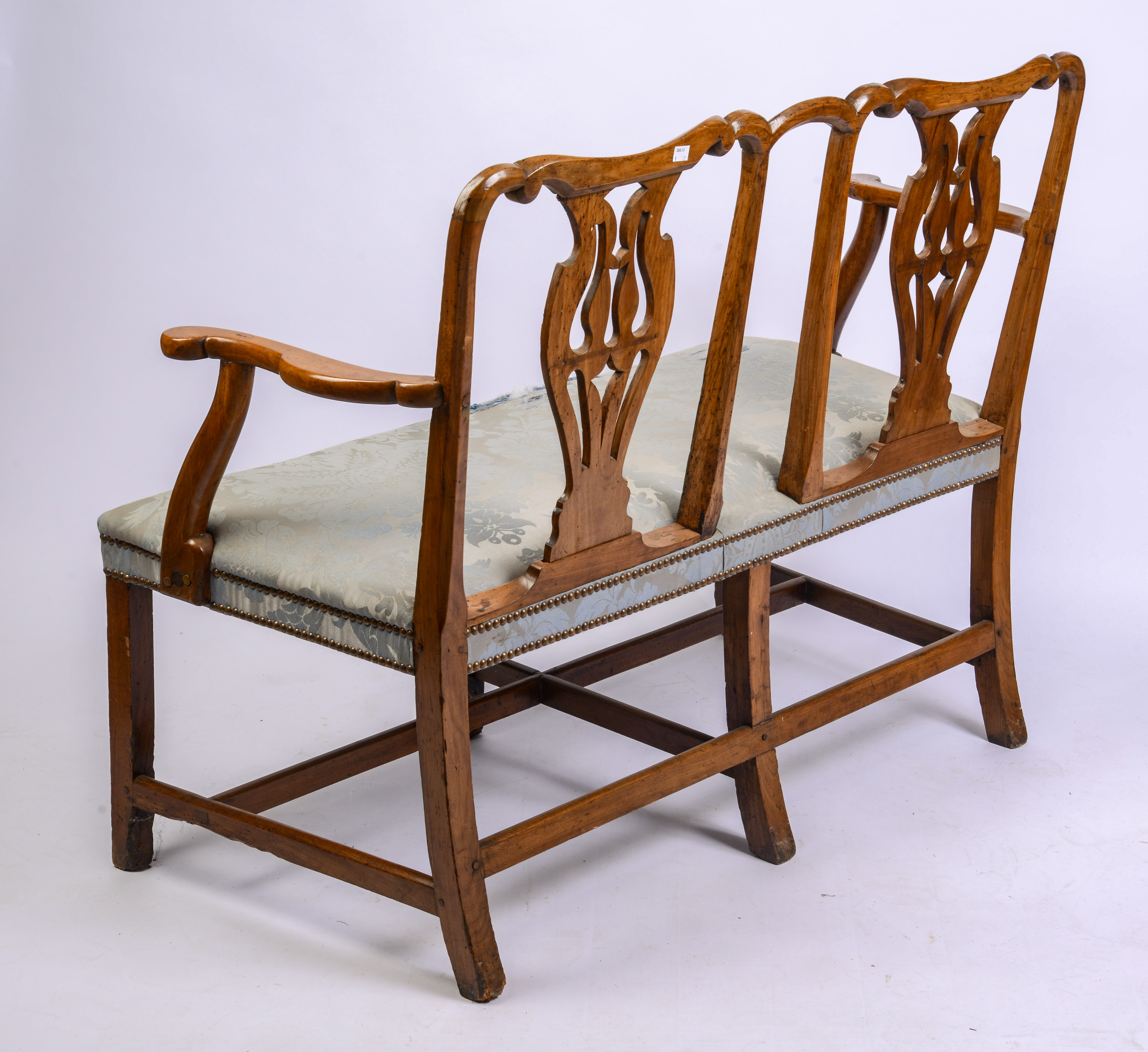 VERY SCARCE ANGLO-AMERICAN CHIPPENDALE-PERIOD MAHOGANY SETTEE.