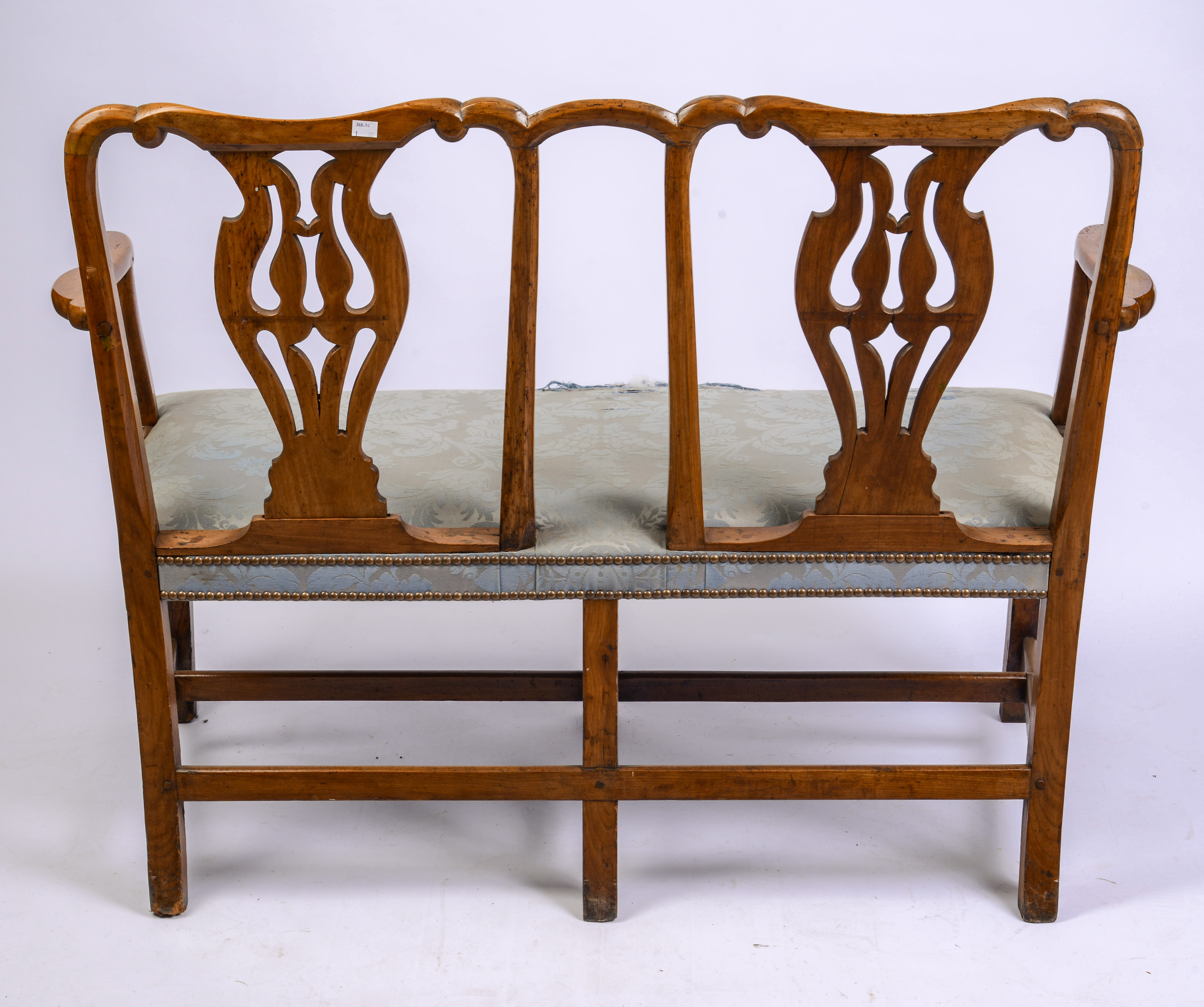 VERY SCARCE ANGLO-AMERICAN CHIPPENDALE-PERIOD MAHOGANY SETTEE.